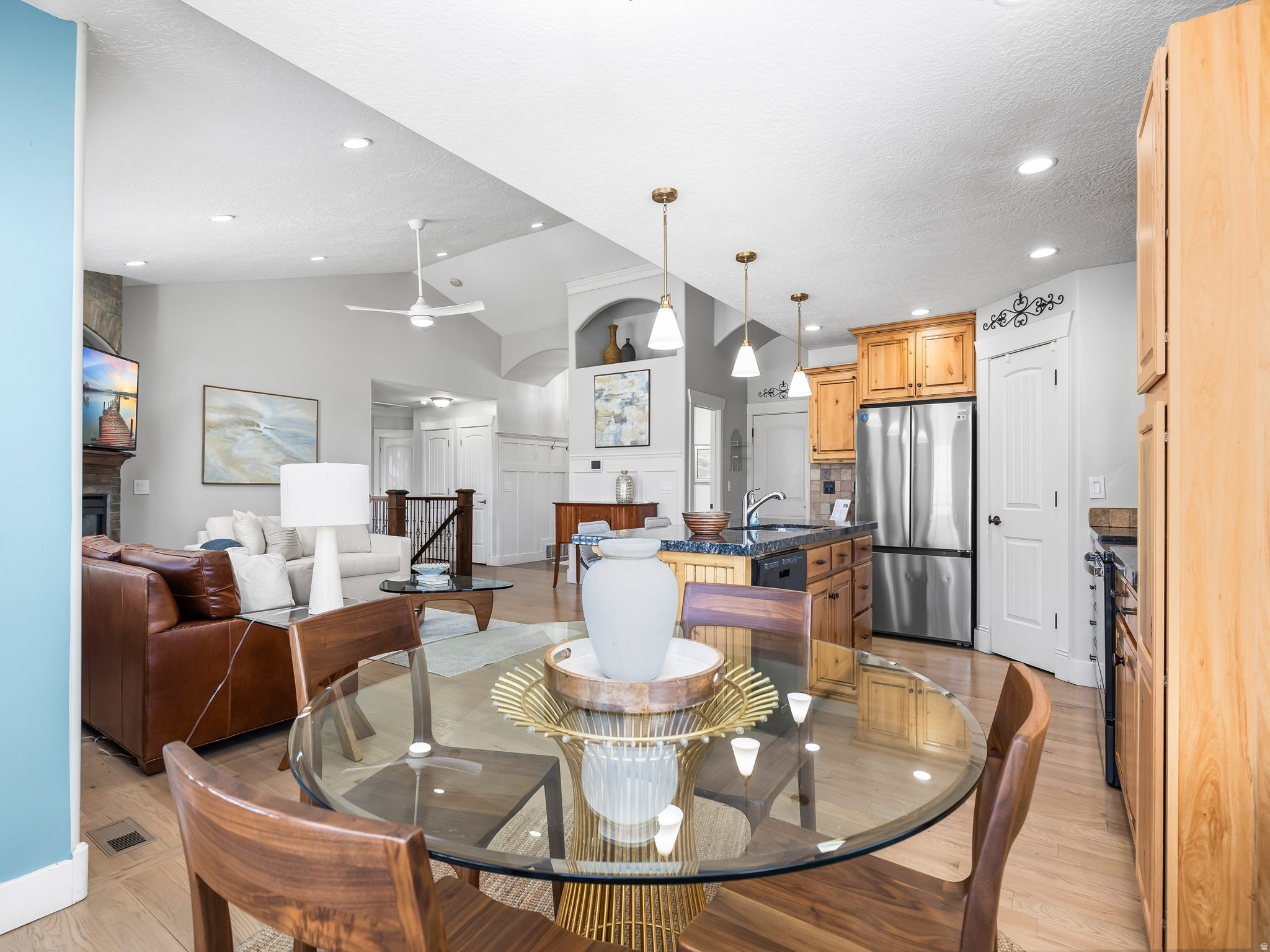 1183 E FOOTHILL DR