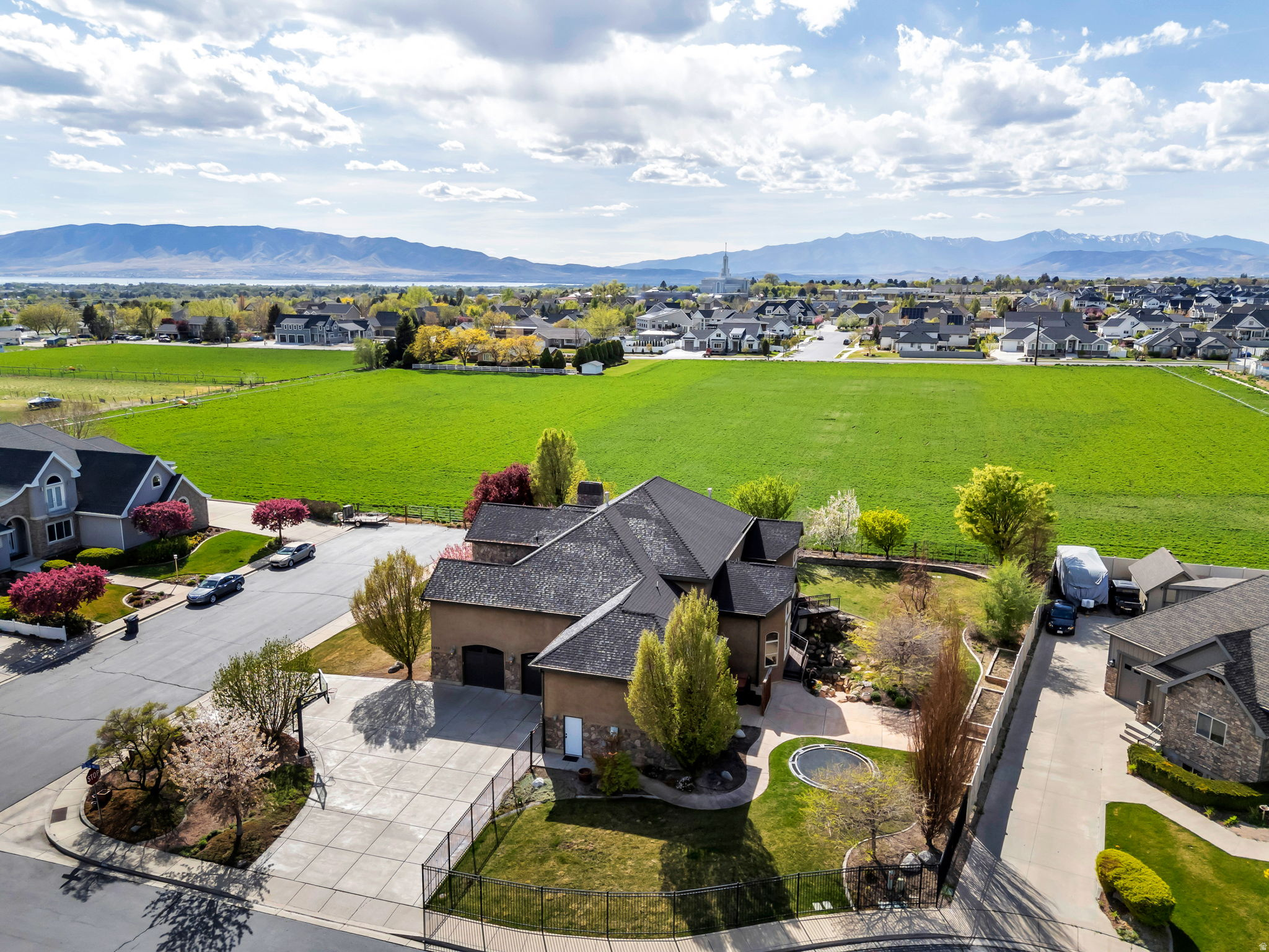 1258 W 2850 N