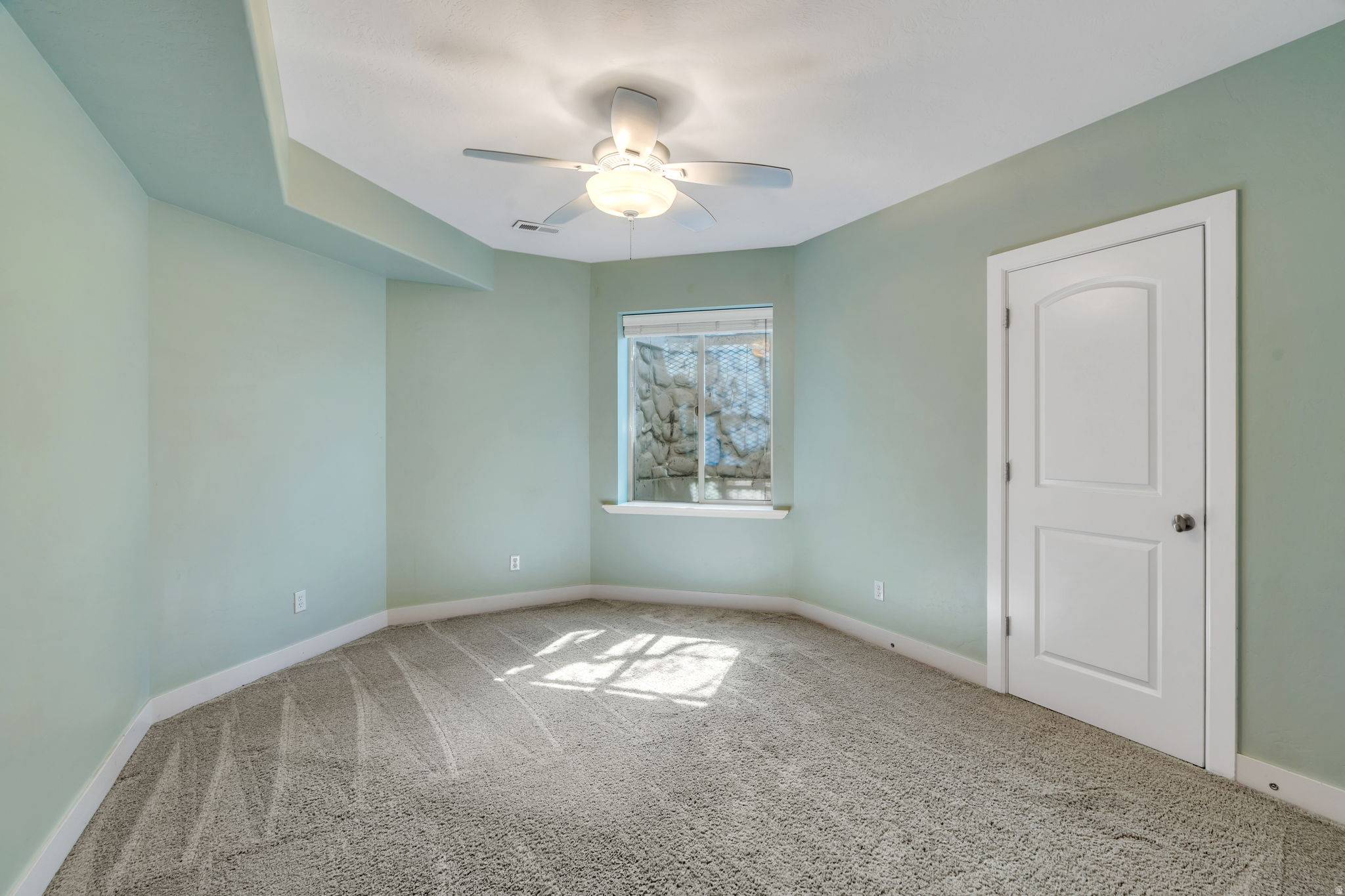 1258 W 2850 N