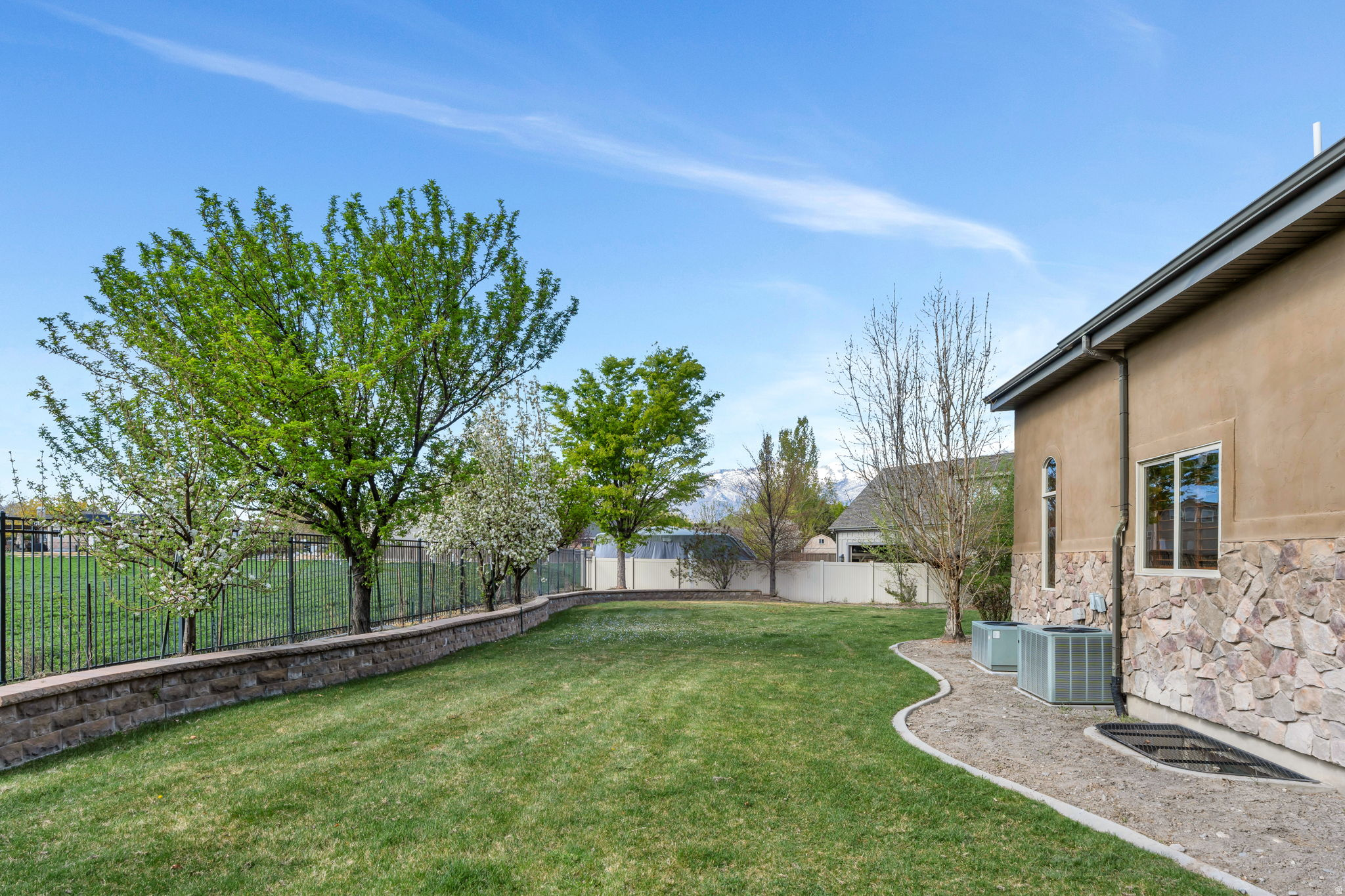 1258 W 2850 N