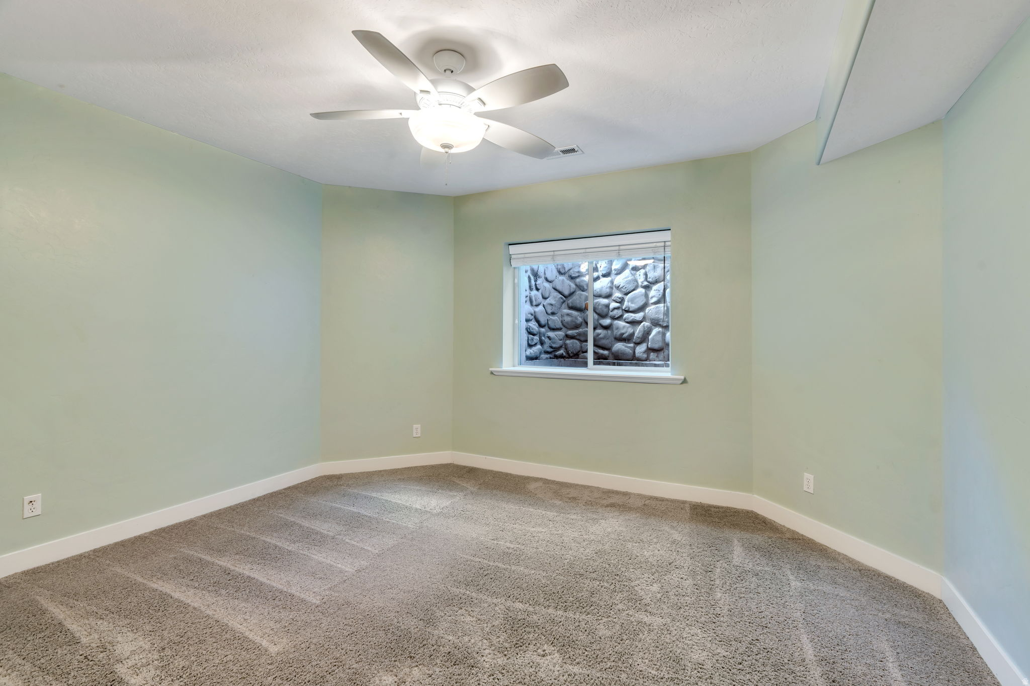 1258 W 2850 N
