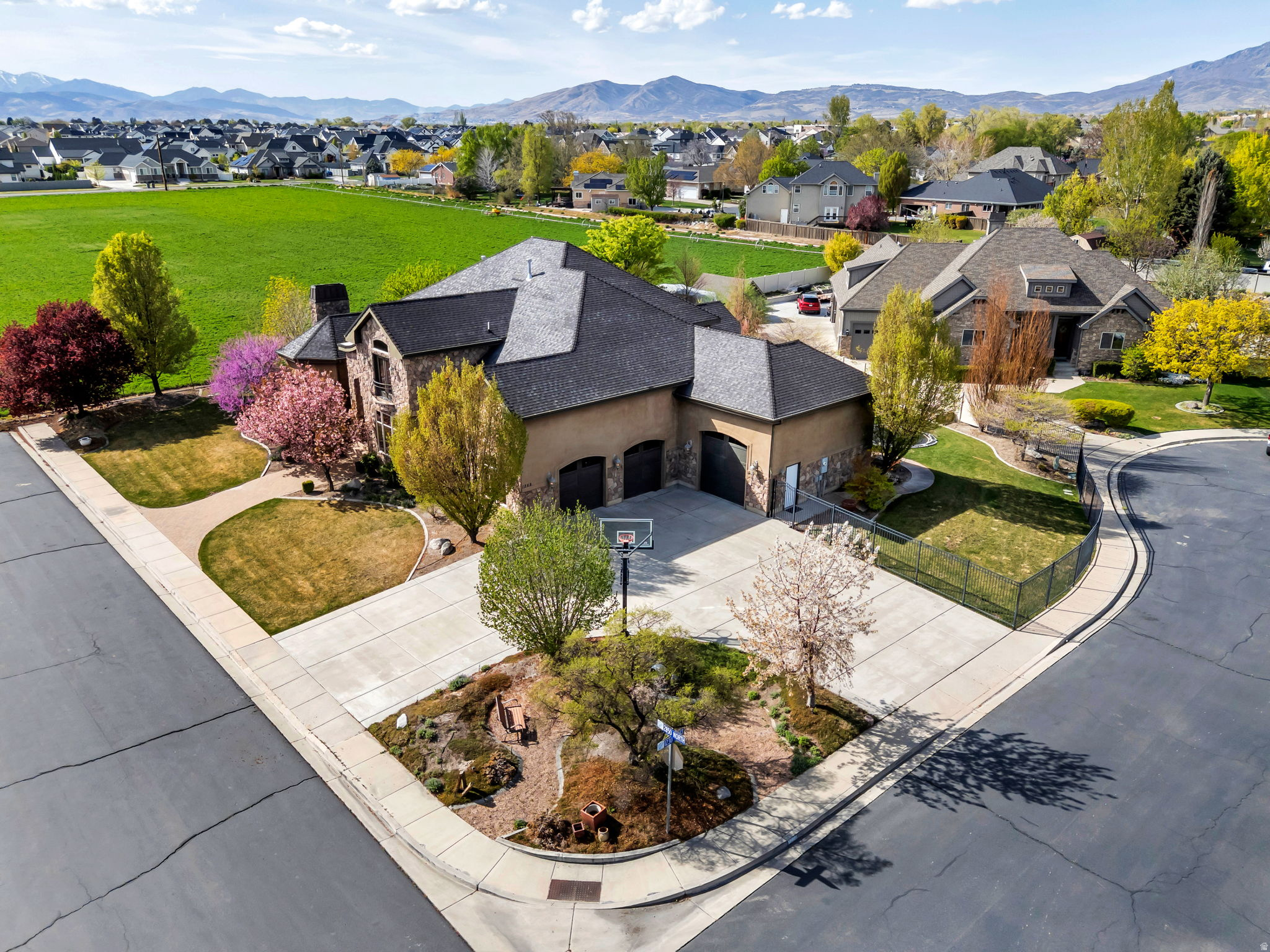 1258 W 2850 N