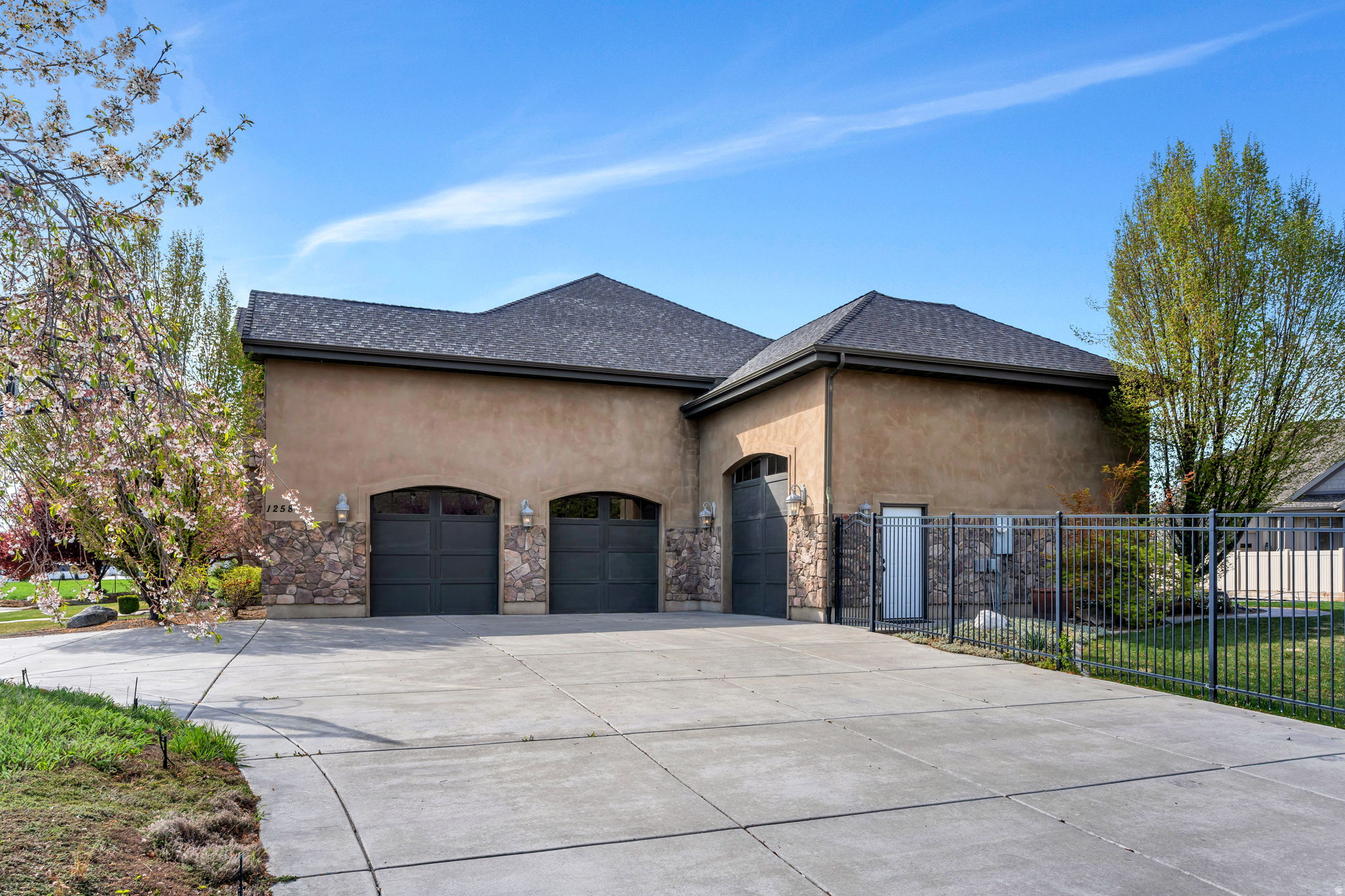 1258 W 2850 N