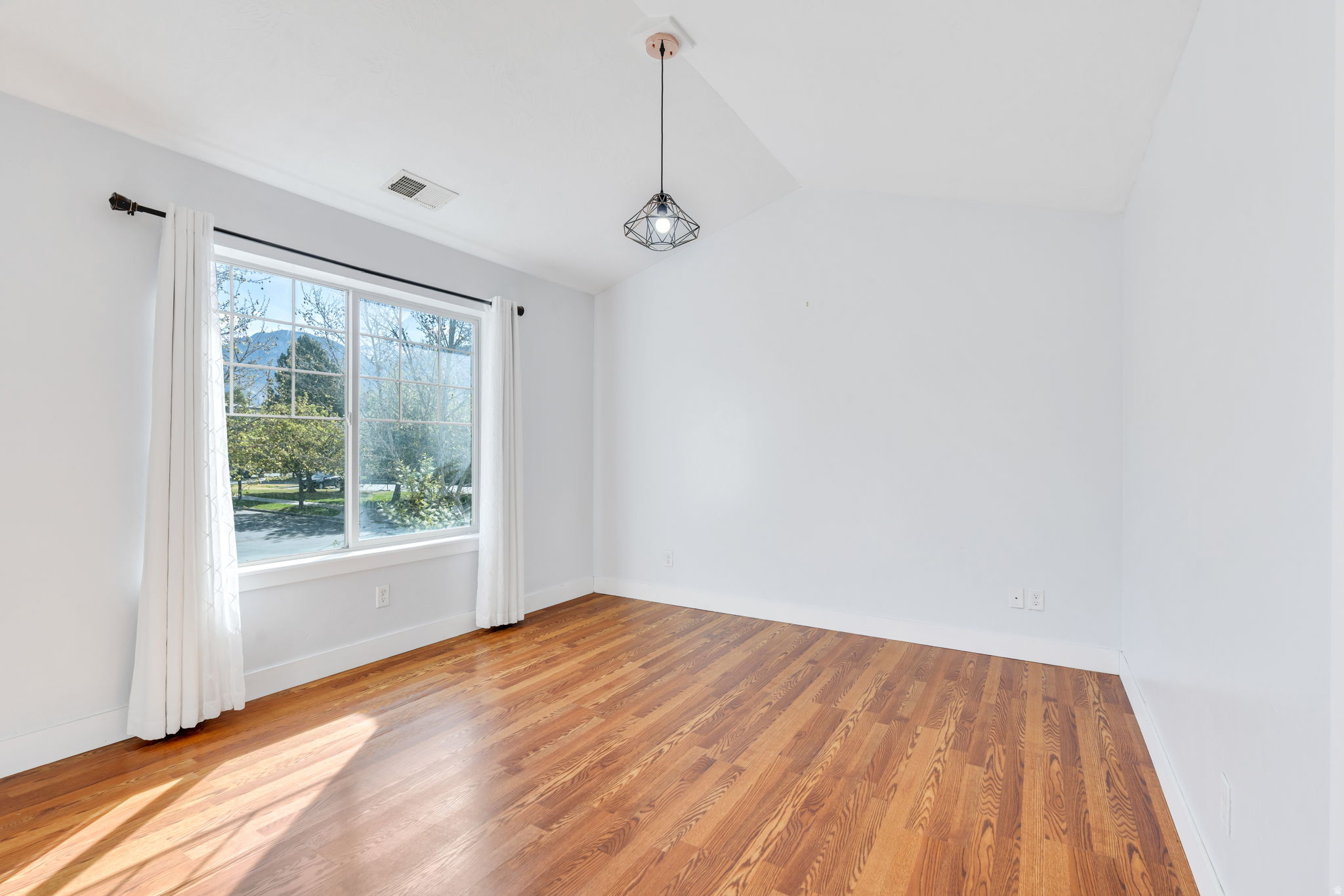 1107 N INDEPENDENCE AVE