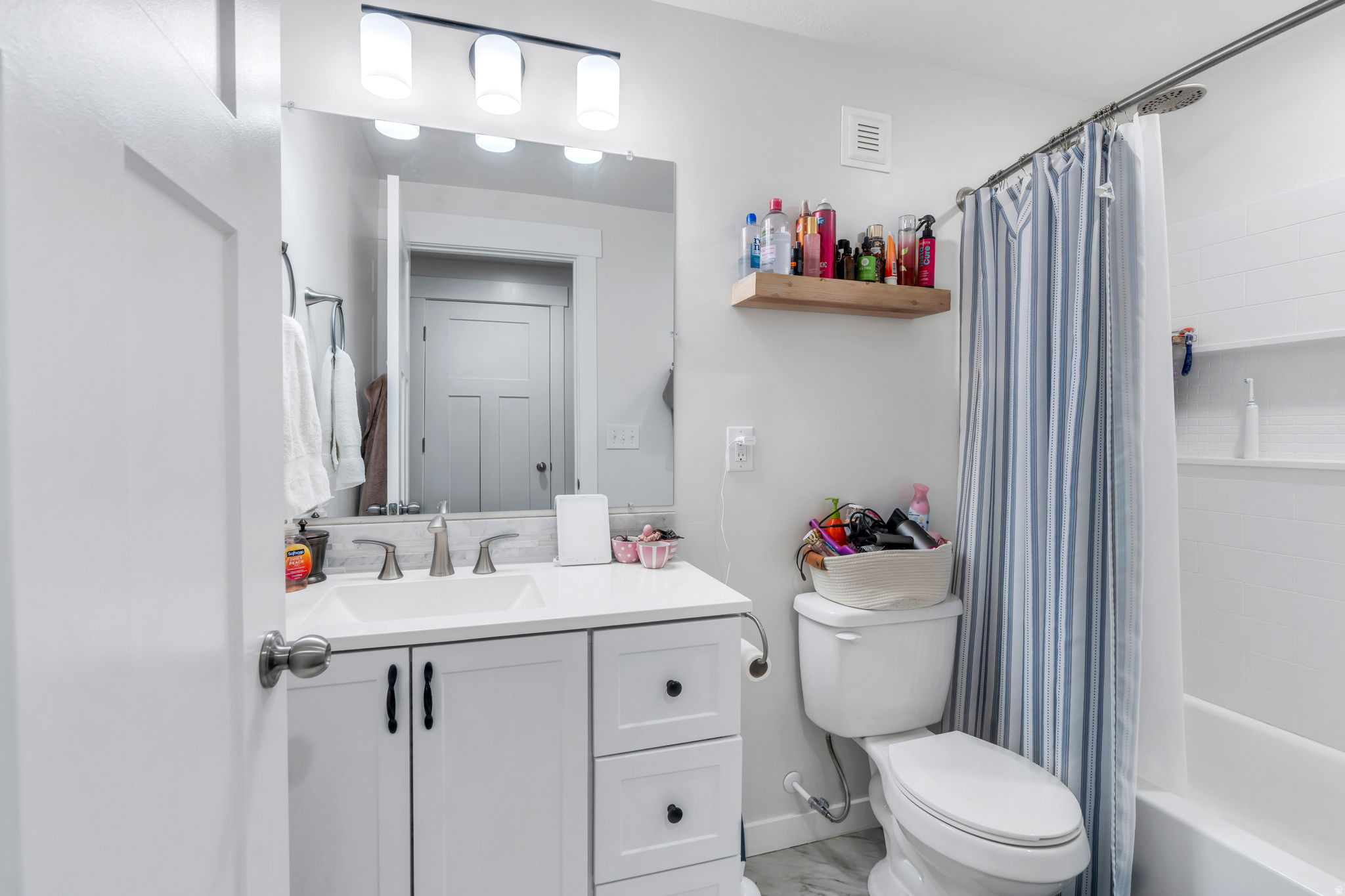 199 W SILVER SPRINGS DR