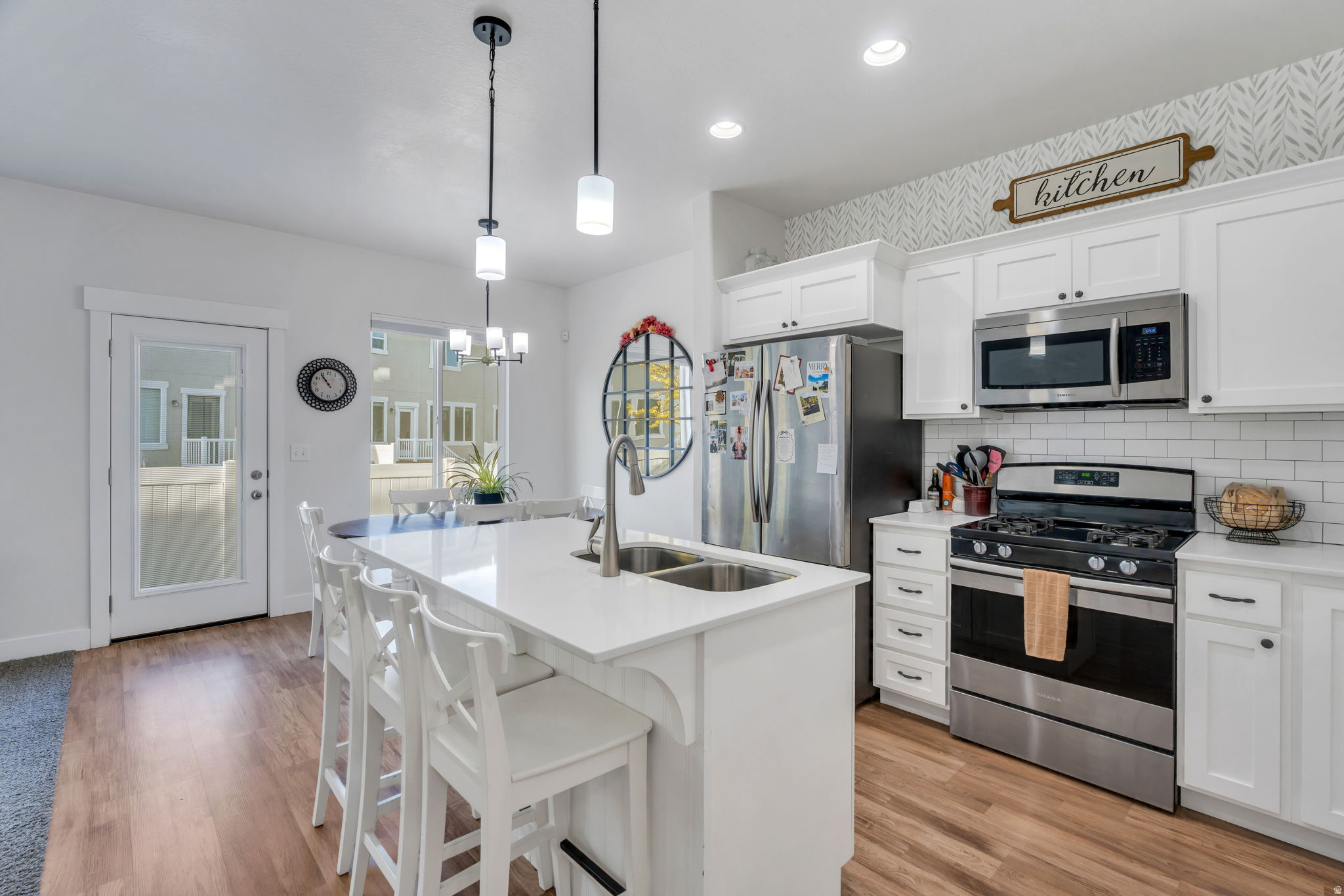 199 W SILVER SPRINGS DR