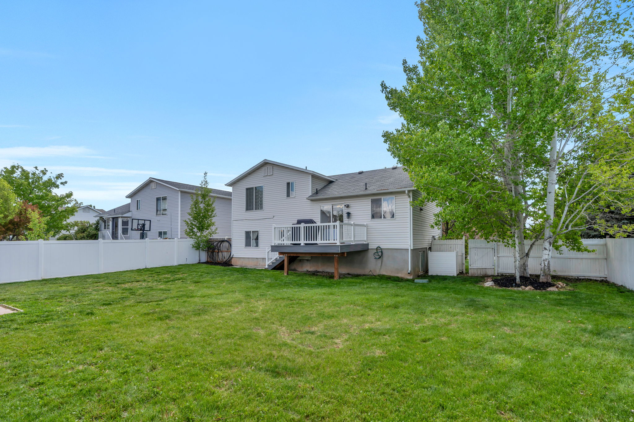 2646 W 1125 N