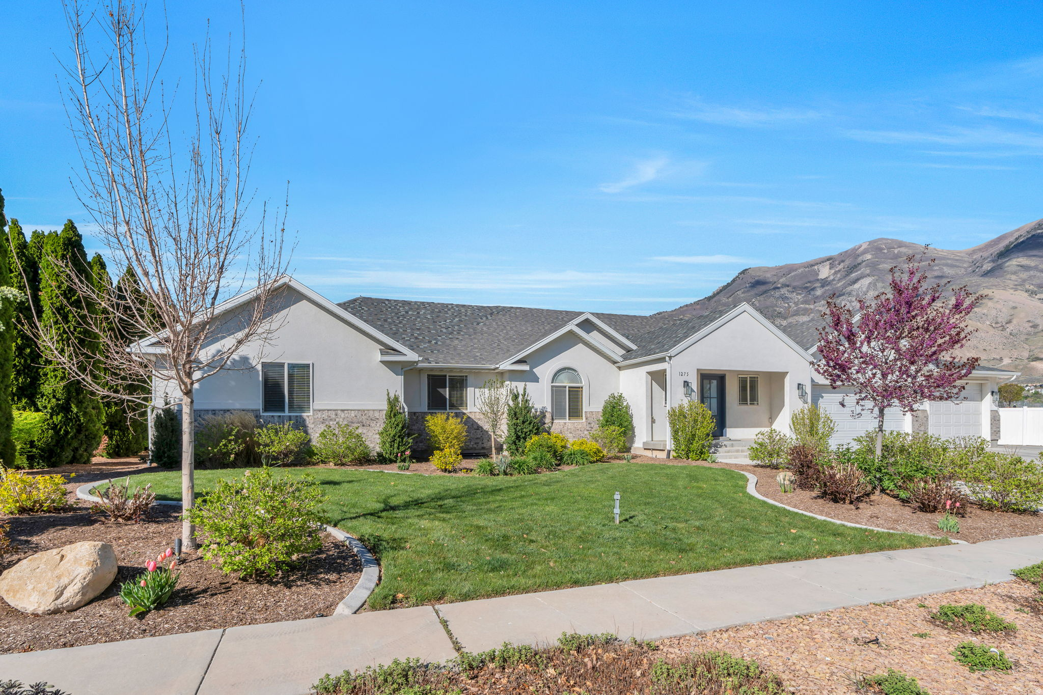 1275 E MURDOCK DR