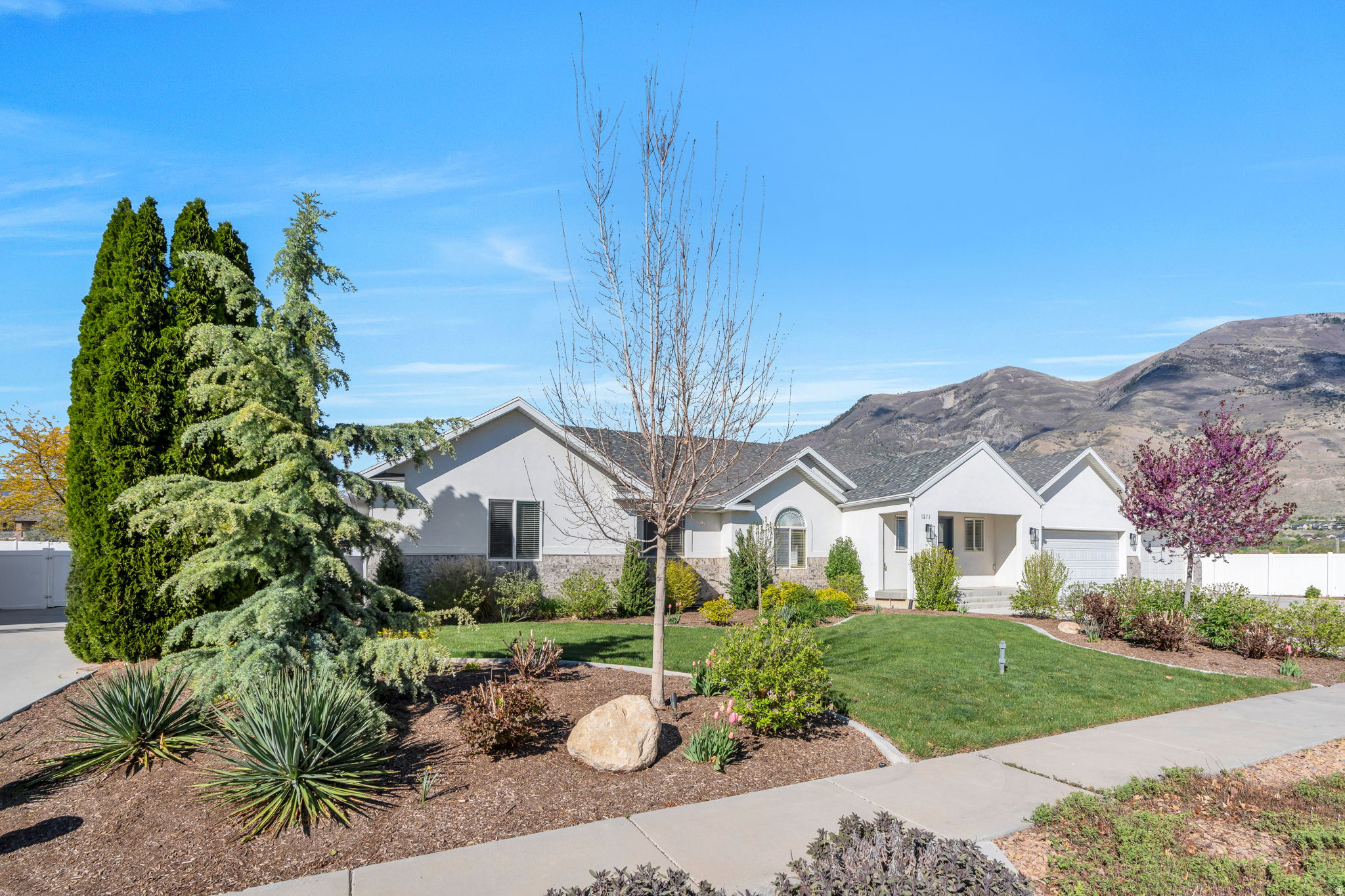 1275 E MURDOCK DR