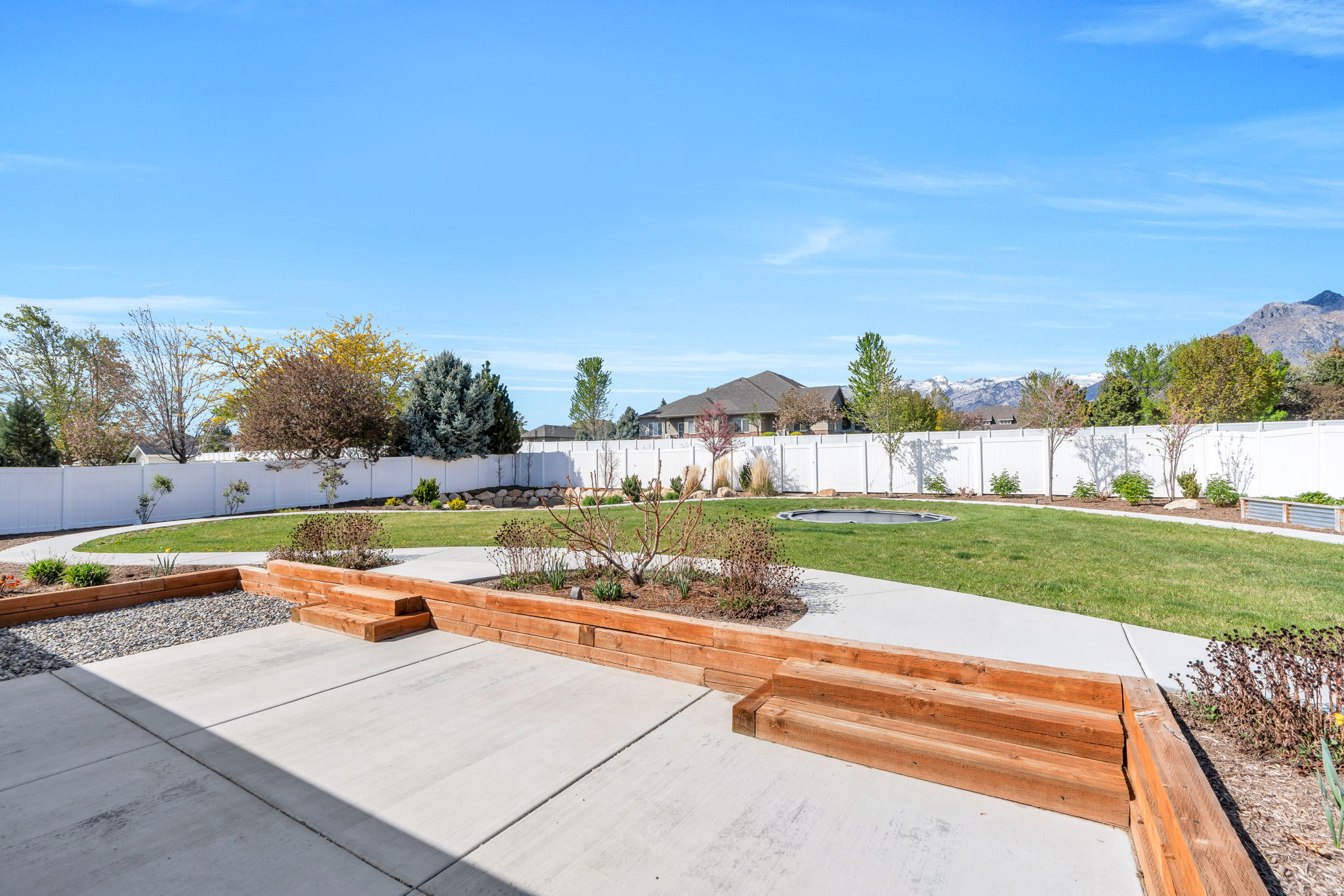 1275 E MURDOCK DR