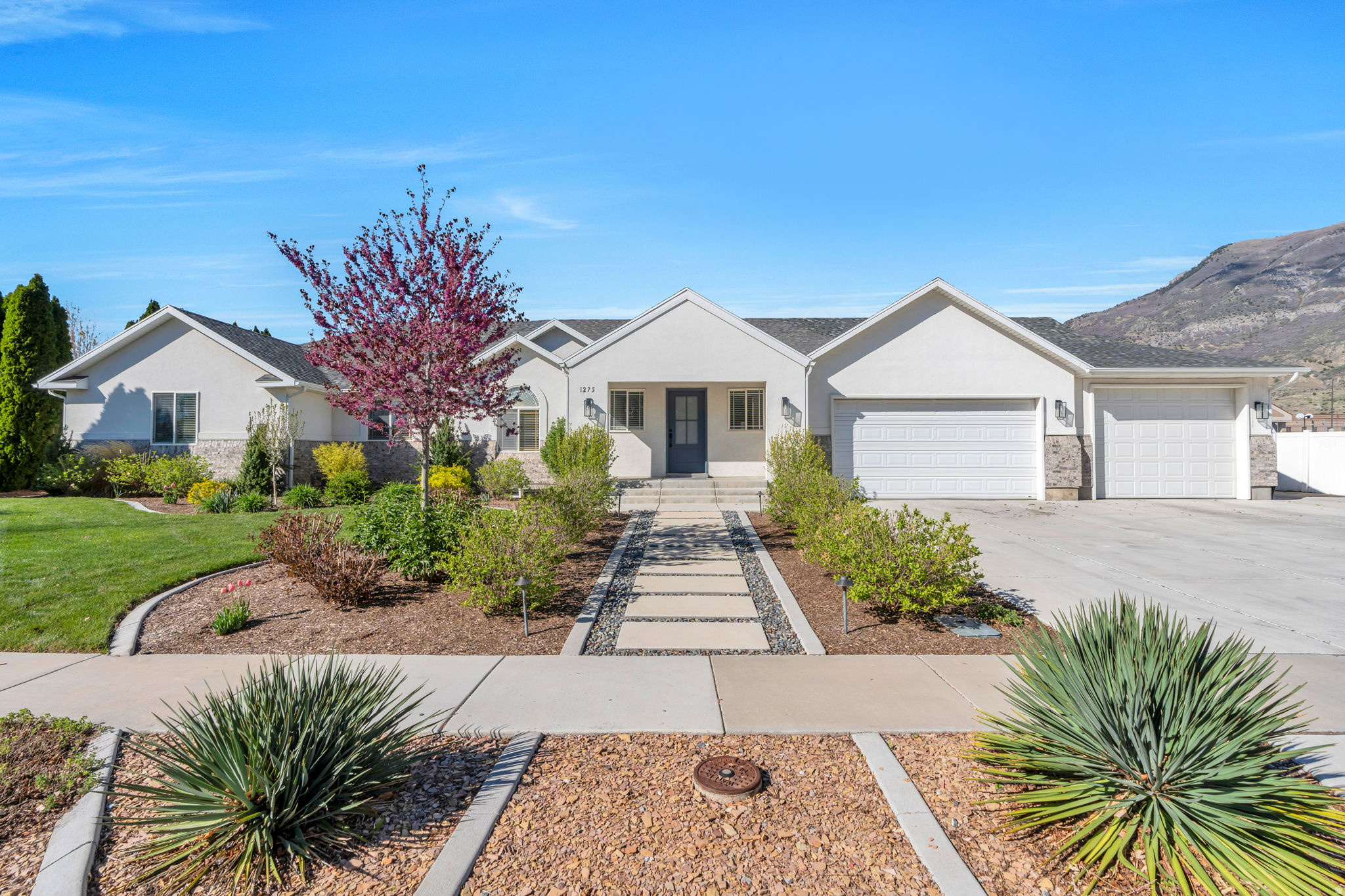 1275 E MURDOCK DR
