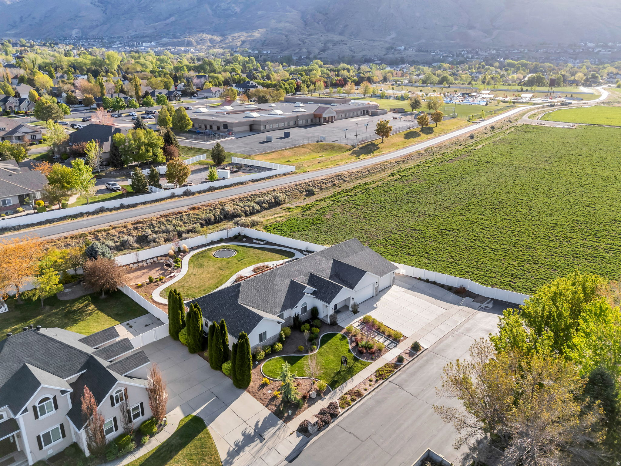 1275 E MURDOCK DR