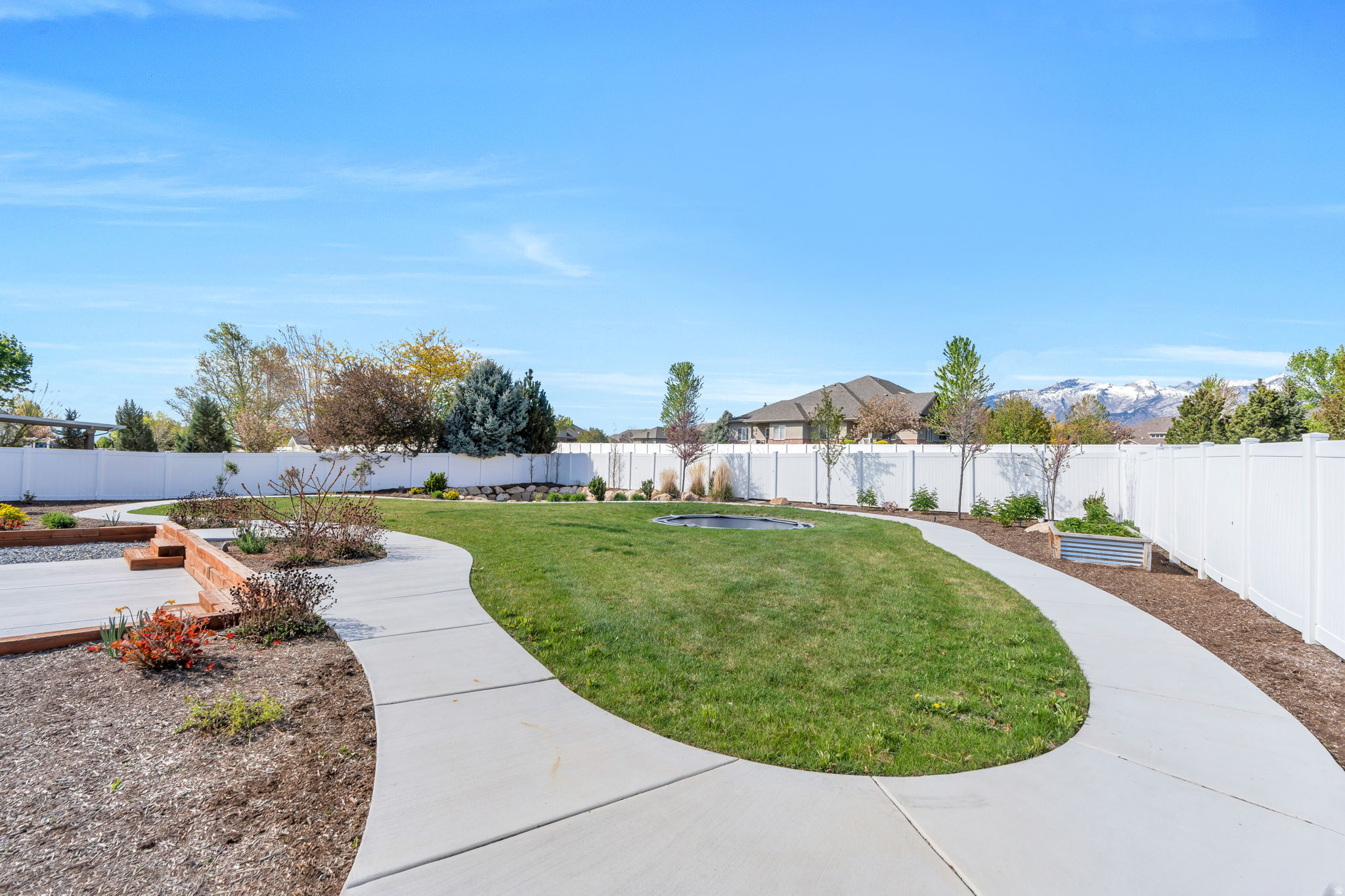 1275 E MURDOCK DR
