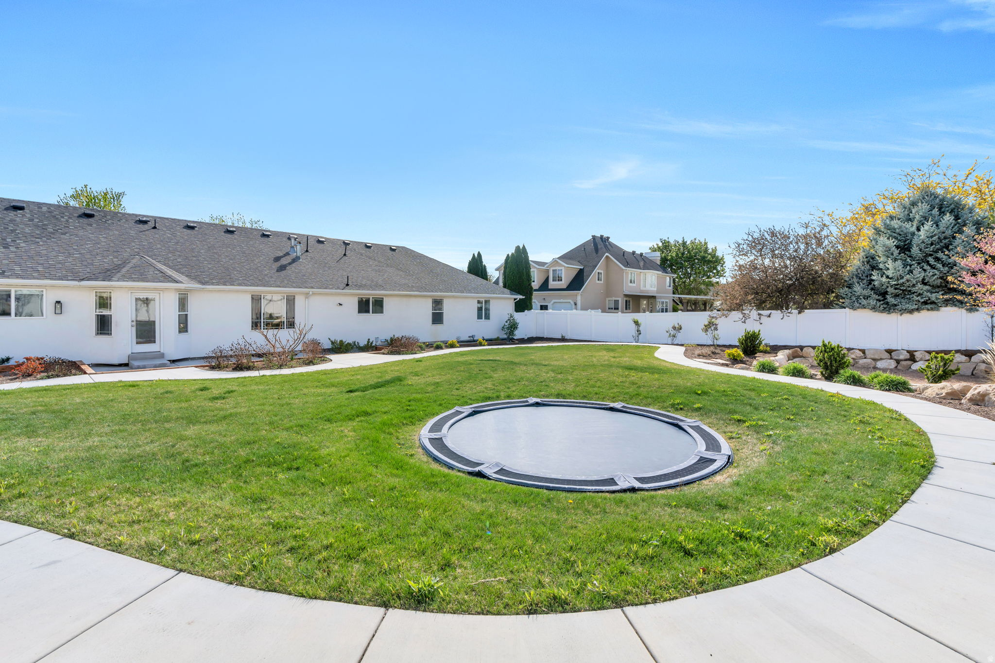 1275 E MURDOCK DR