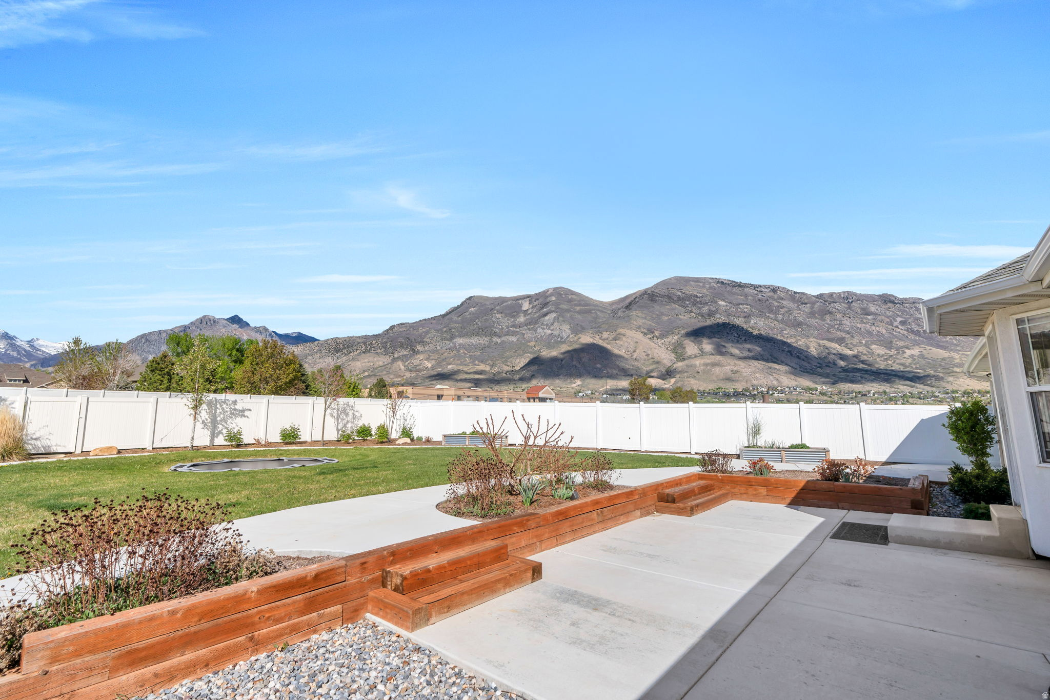 1275 E MURDOCK DR