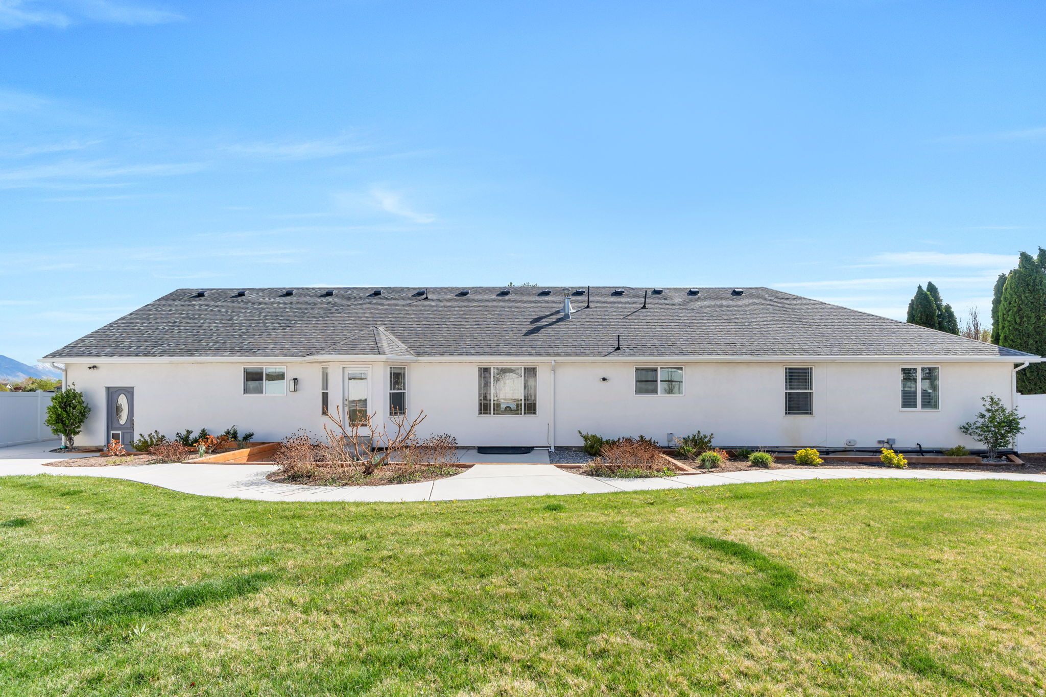 1275 E MURDOCK DR