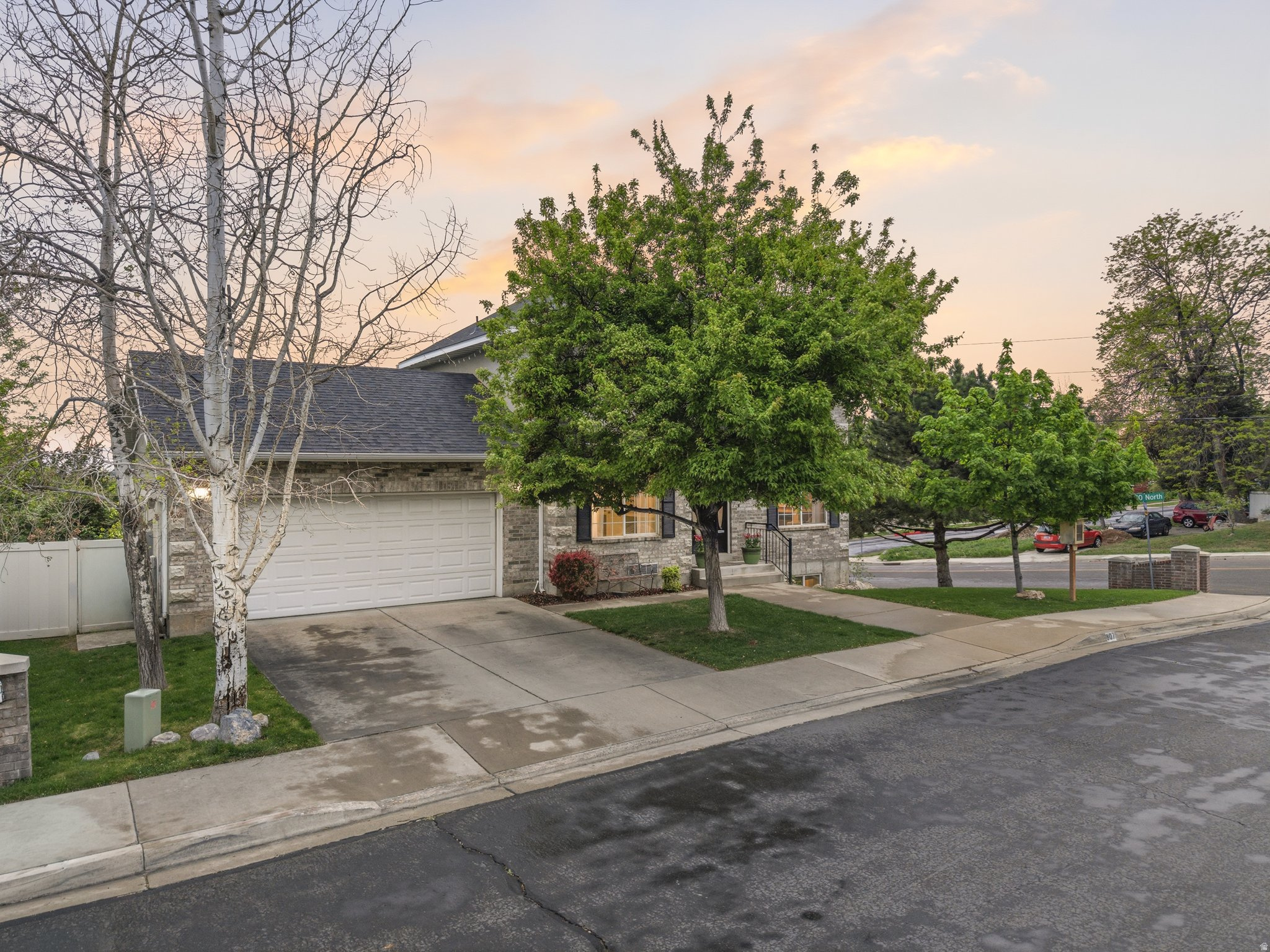 807 HILLSDALE LN
