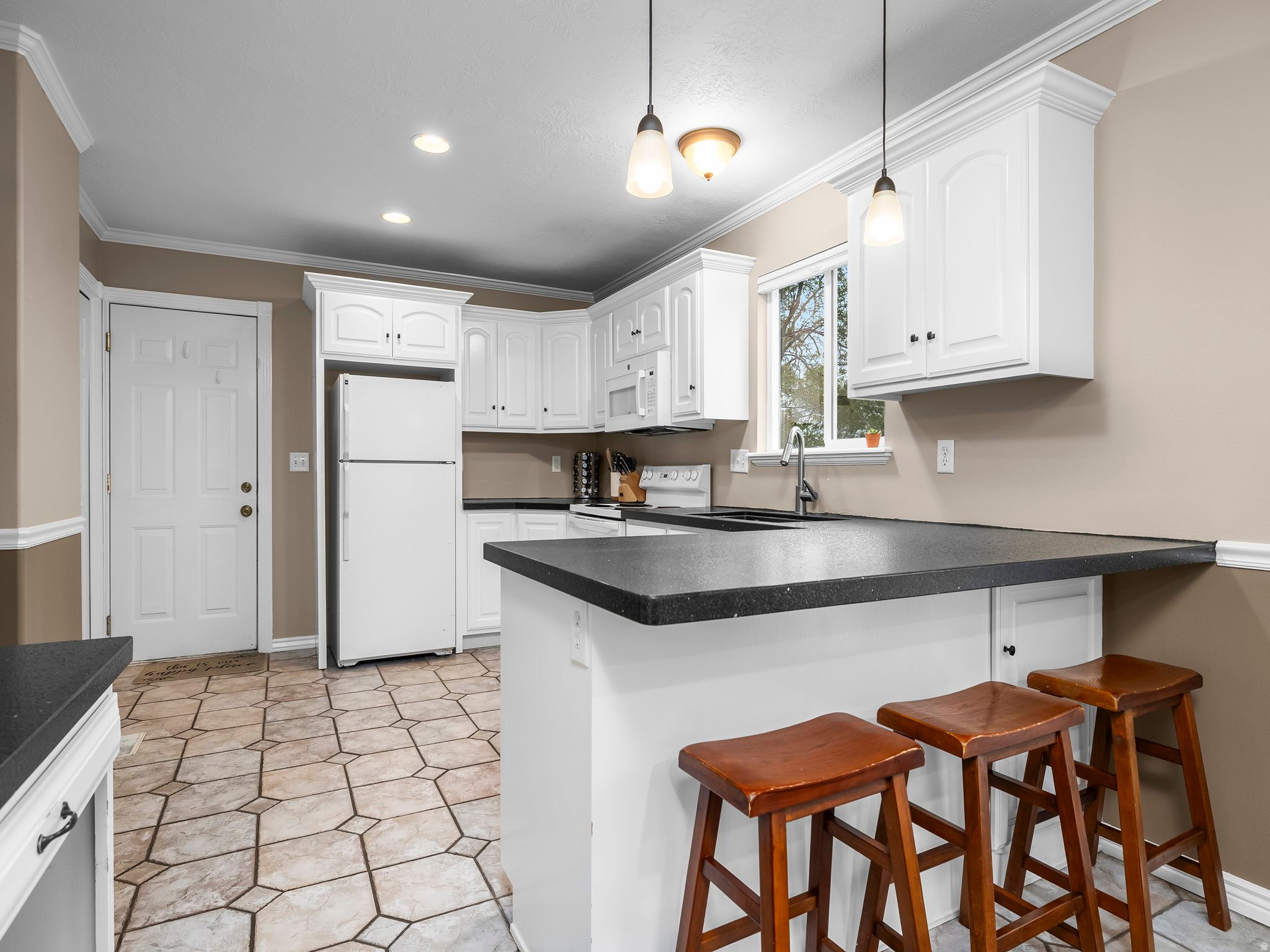 807 HILLSDALE LN