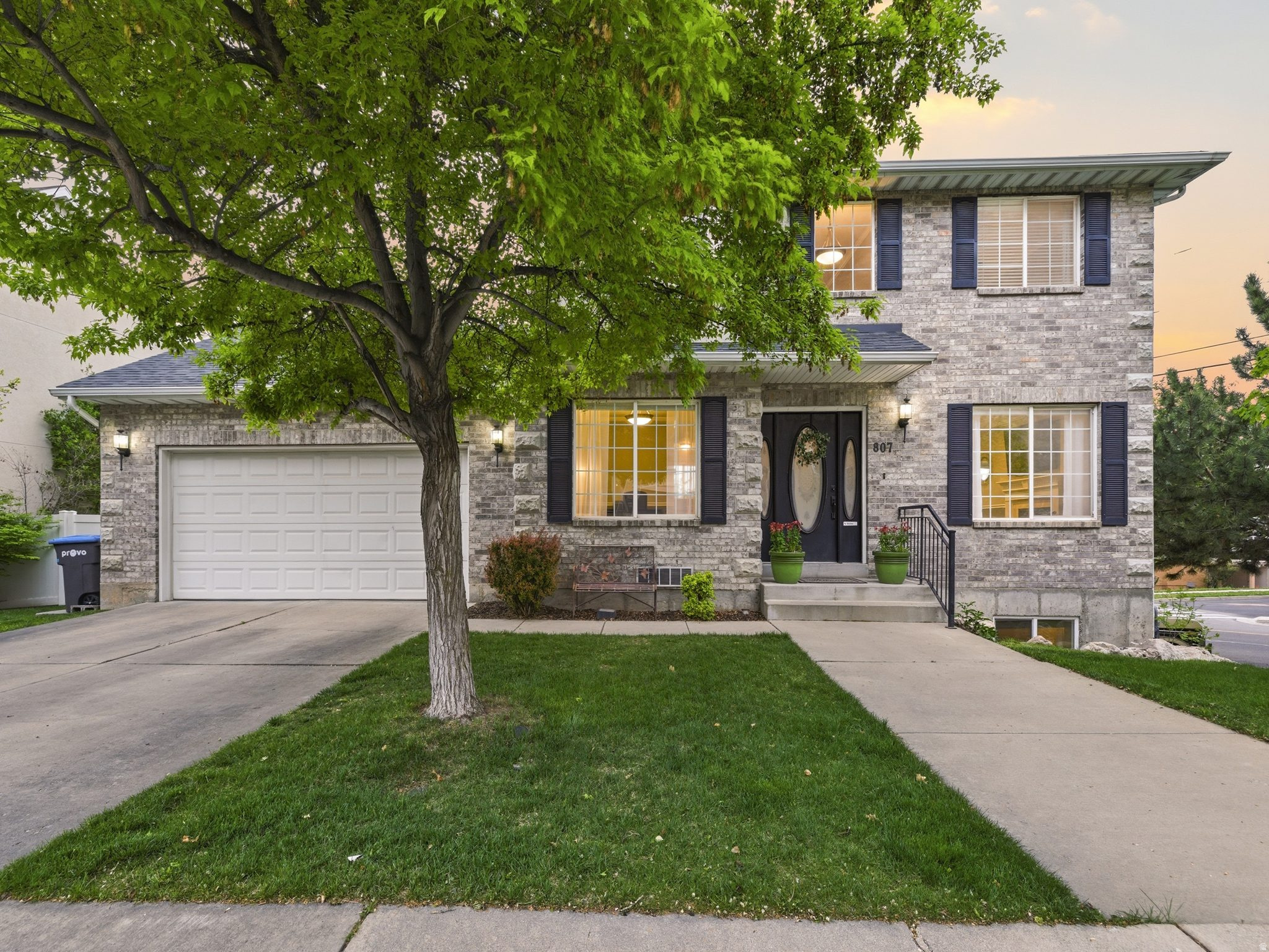 807 HILLSDALE LN