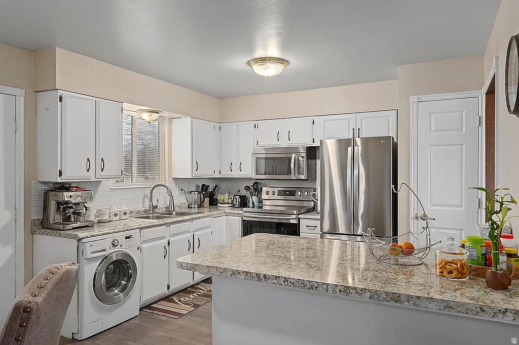 1028 W 1375 N