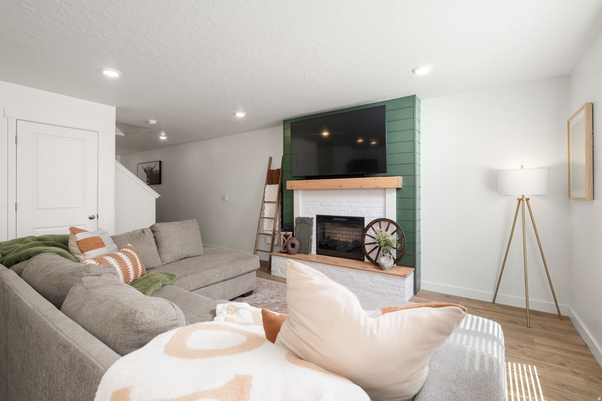 1063 E DORY BOAT RD