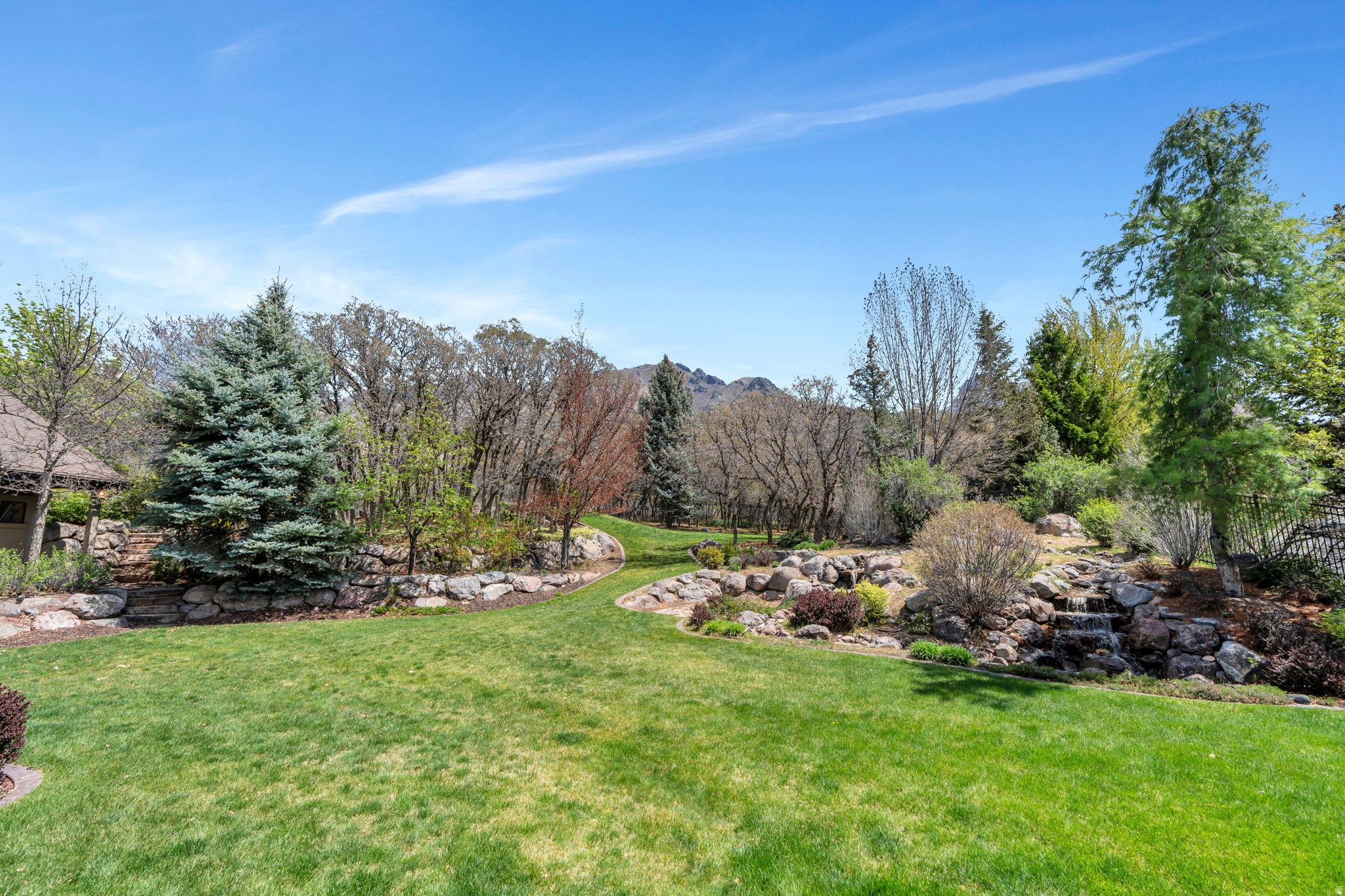 811 S HIGH RIDGE DR