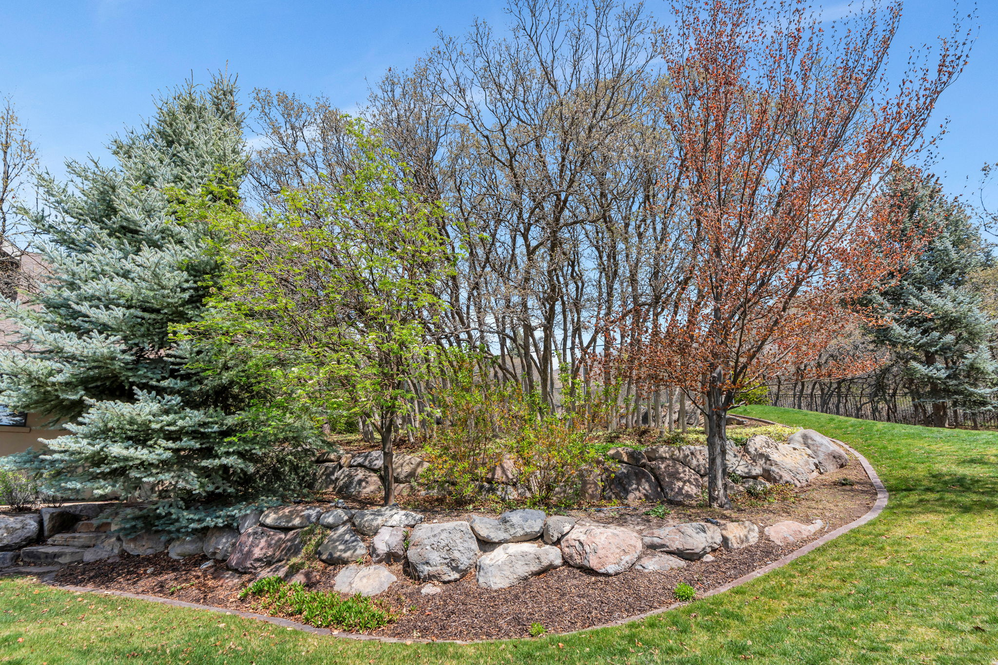 811 S HIGH RIDGE DR