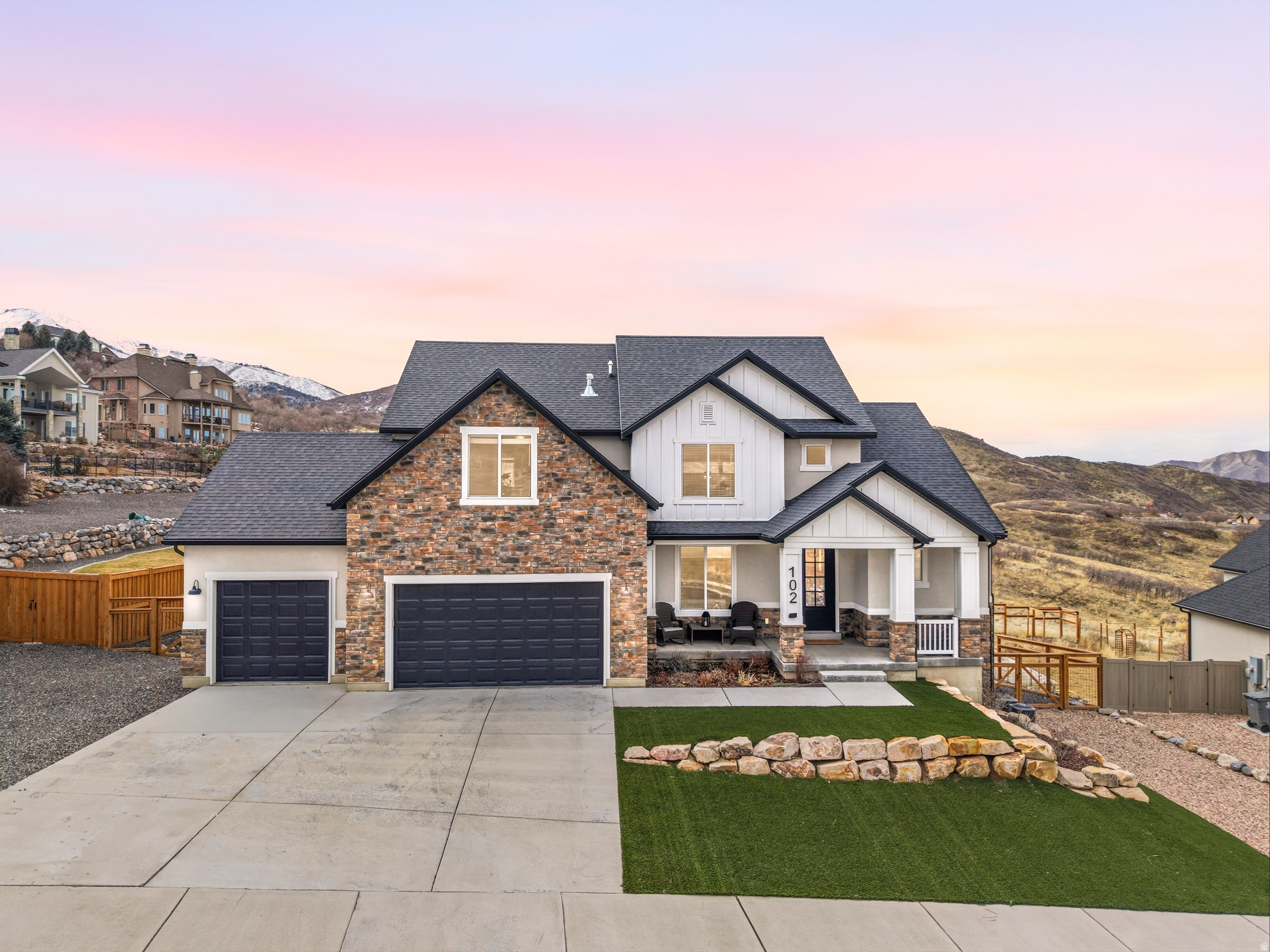 102 S ELK RIDGE DR