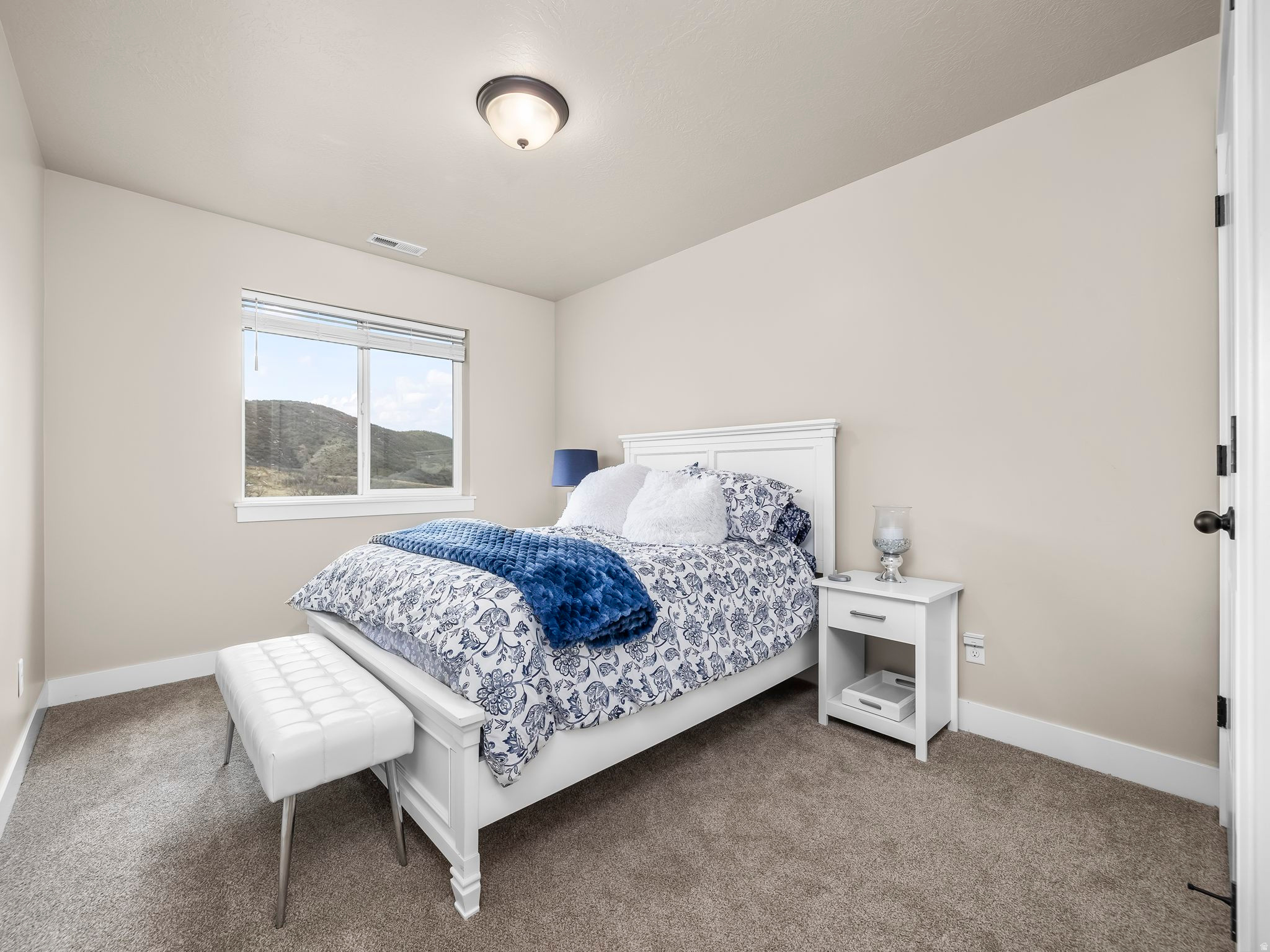 102 S ELK RIDGE DR