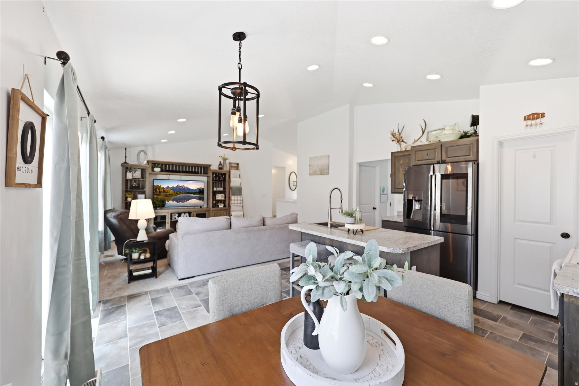 332 RED ROCK DR
