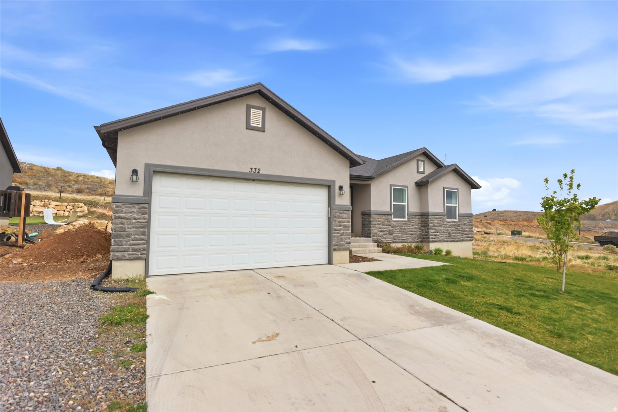 332 RED ROCK DR