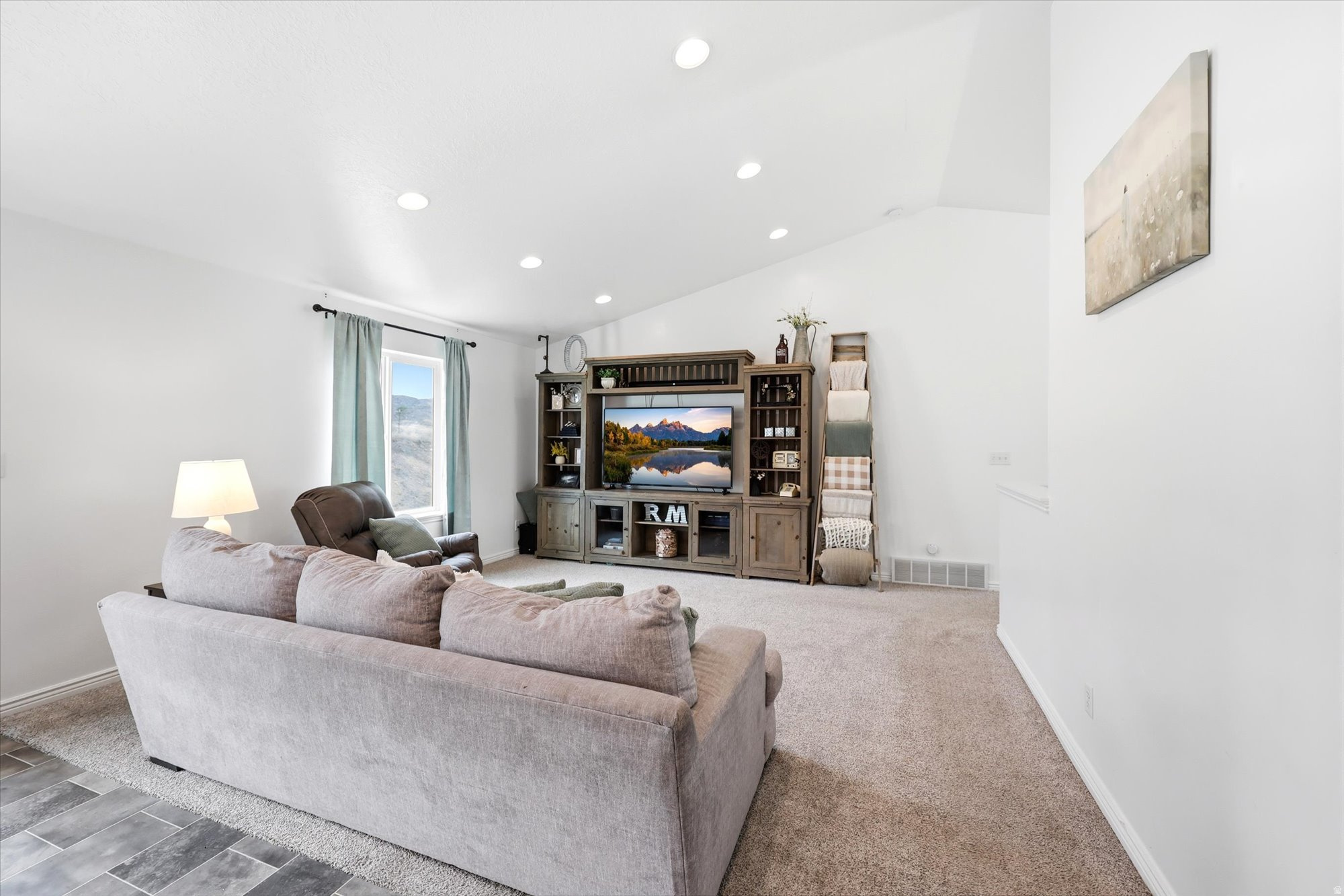 332 RED ROCK DR