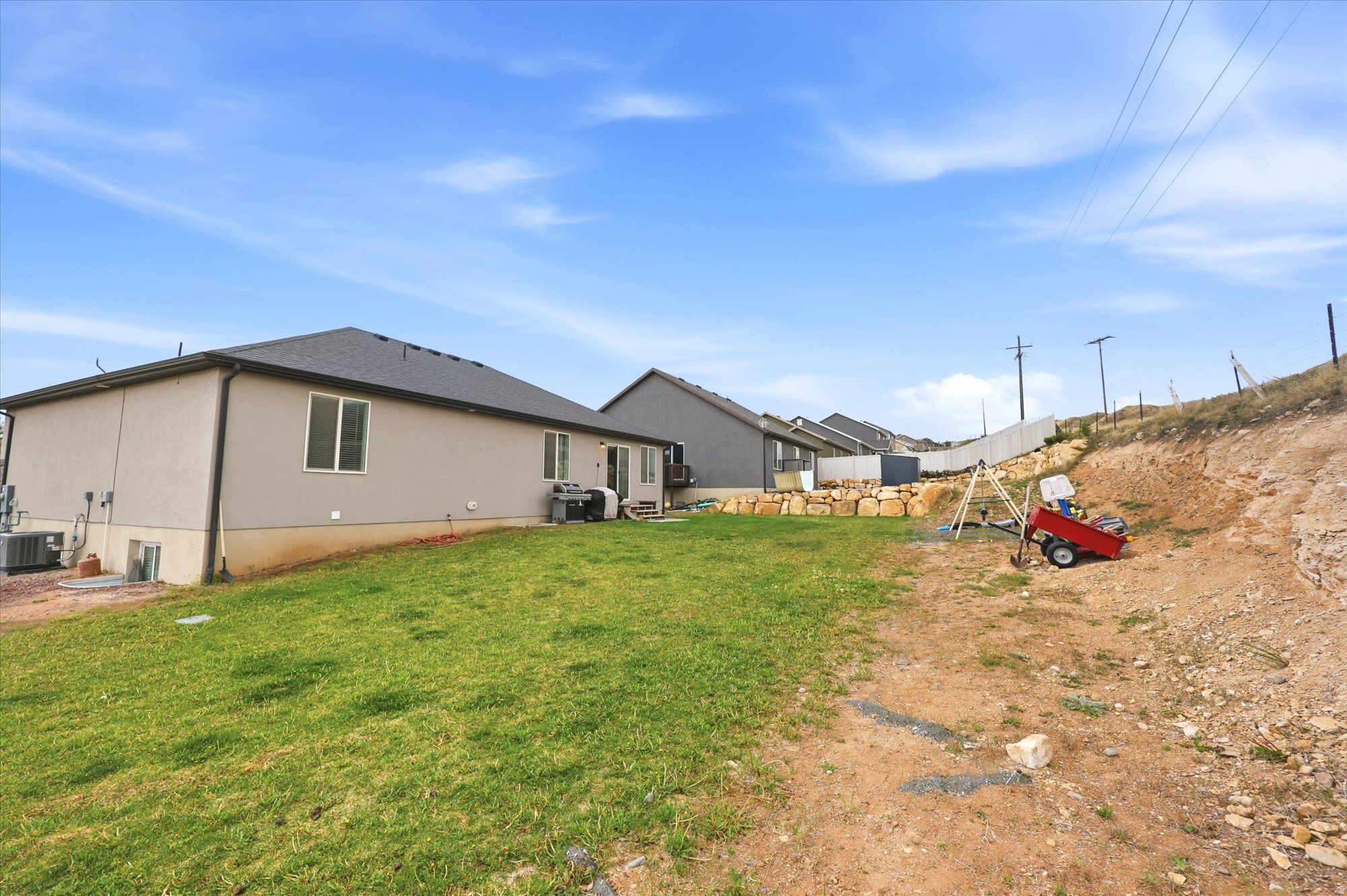 332 RED ROCK DR
