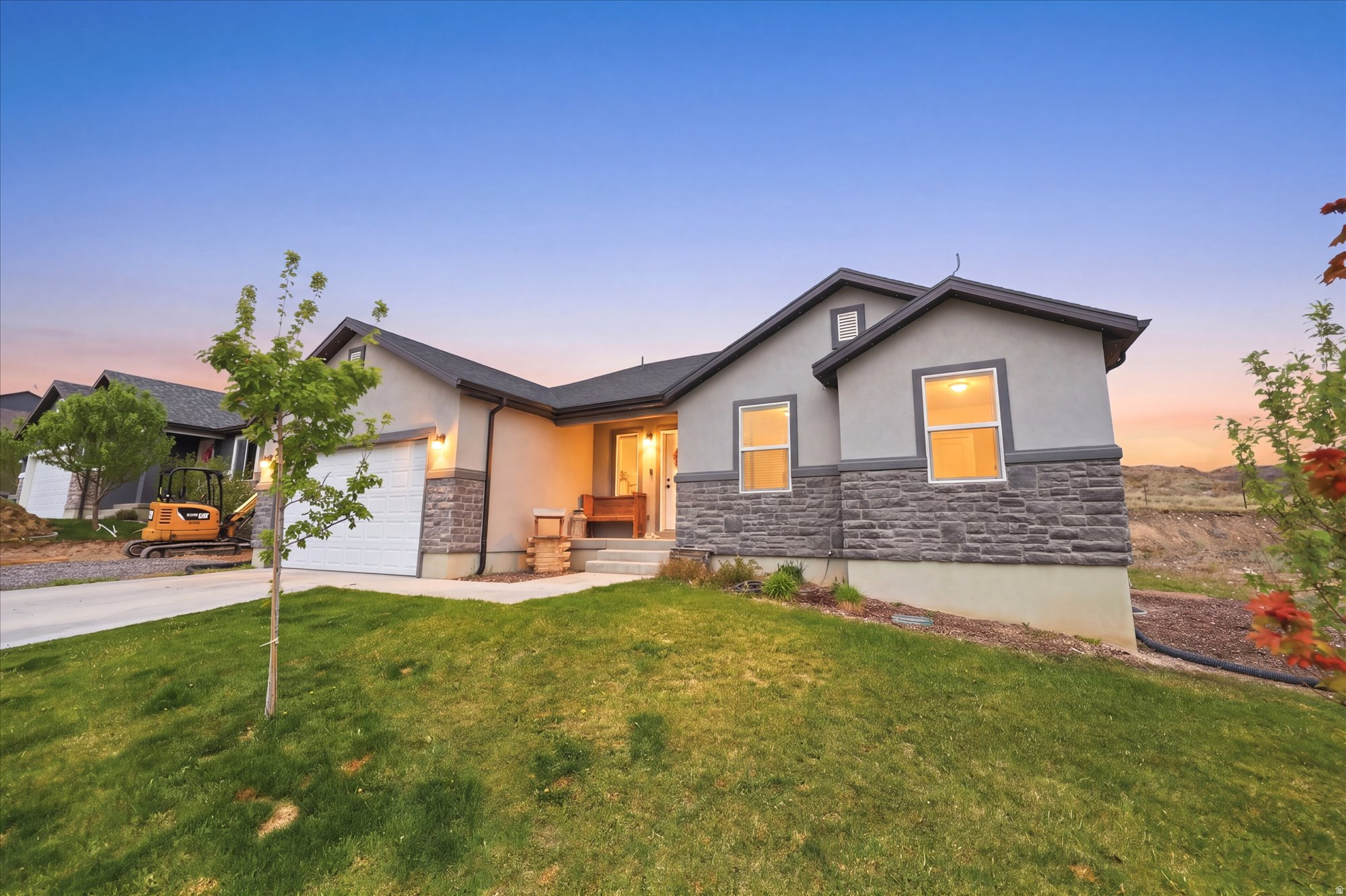 332 RED ROCK DR