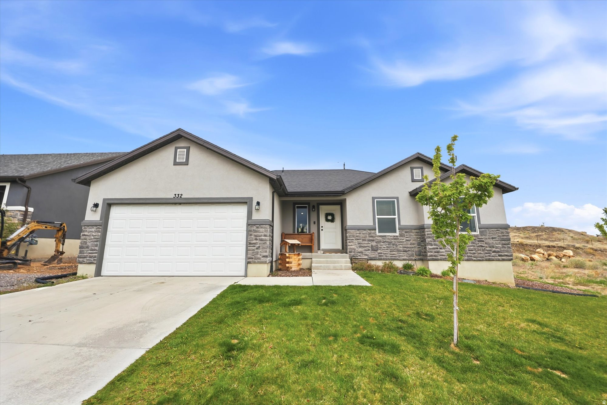 332 RED ROCK DR