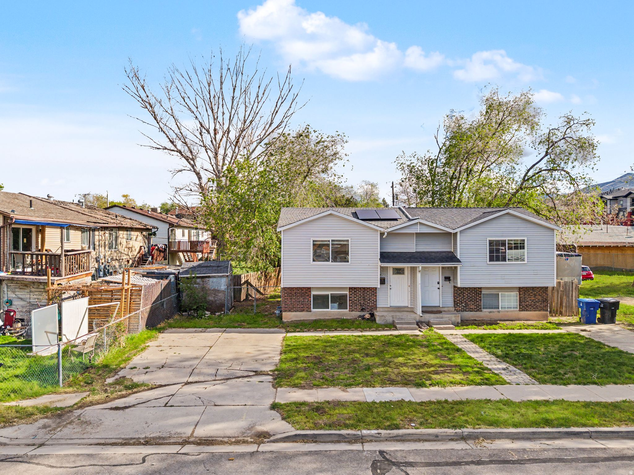 8373 W WESTERN DR