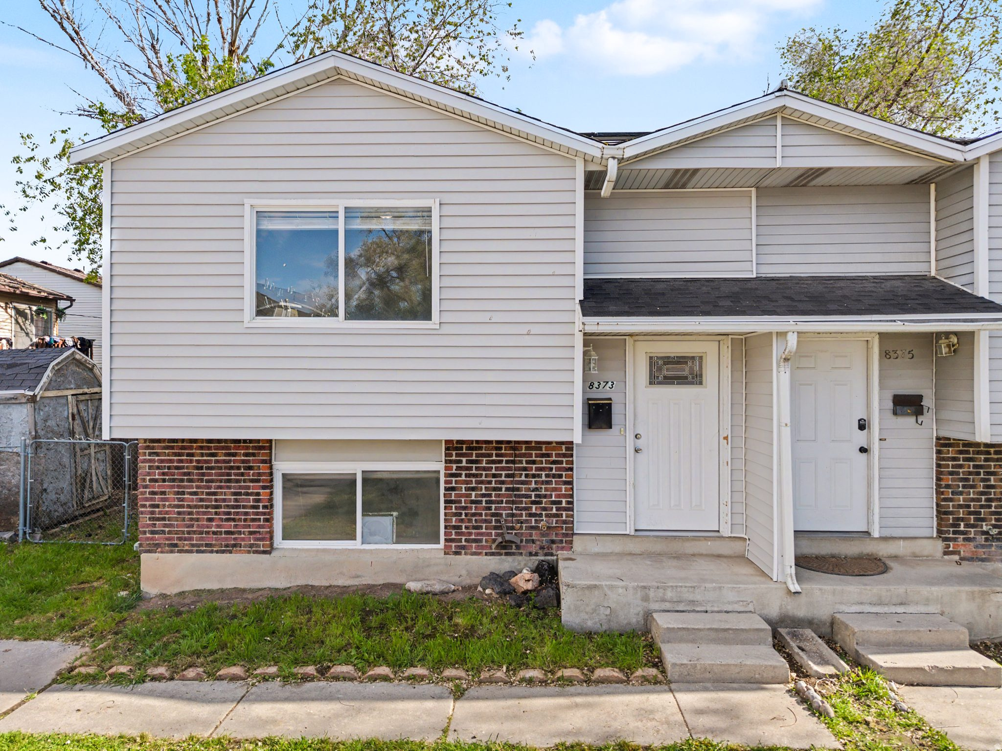 8373 W WESTERN DR