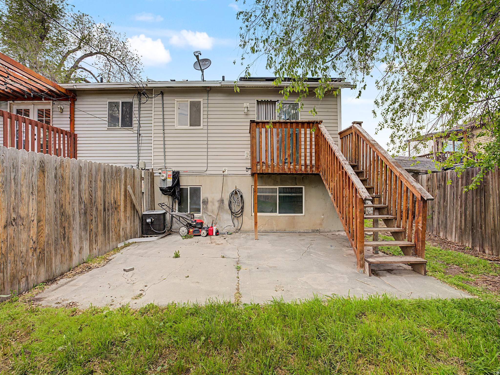 8373 W WESTERN DR