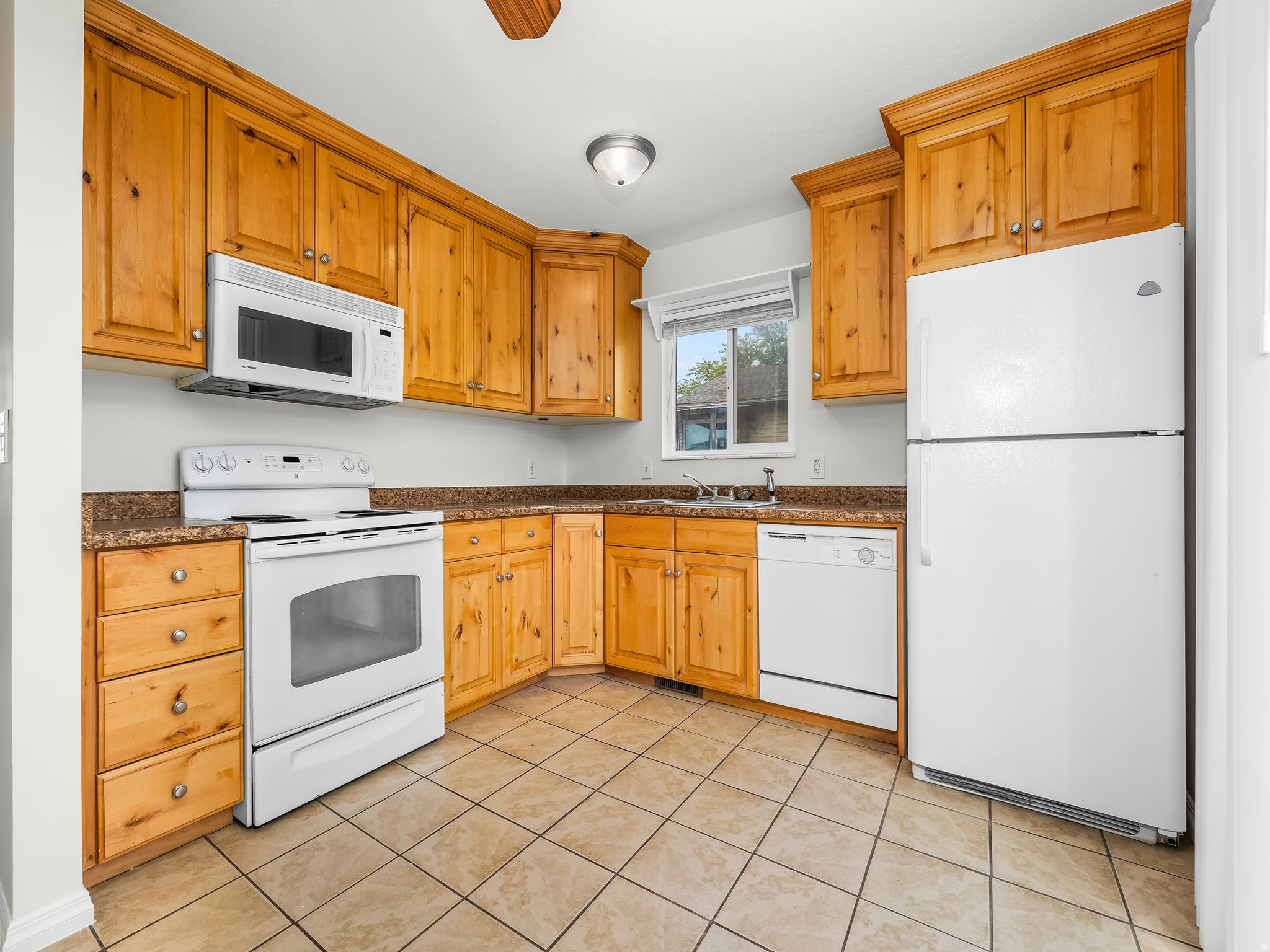 8373 W WESTERN DR