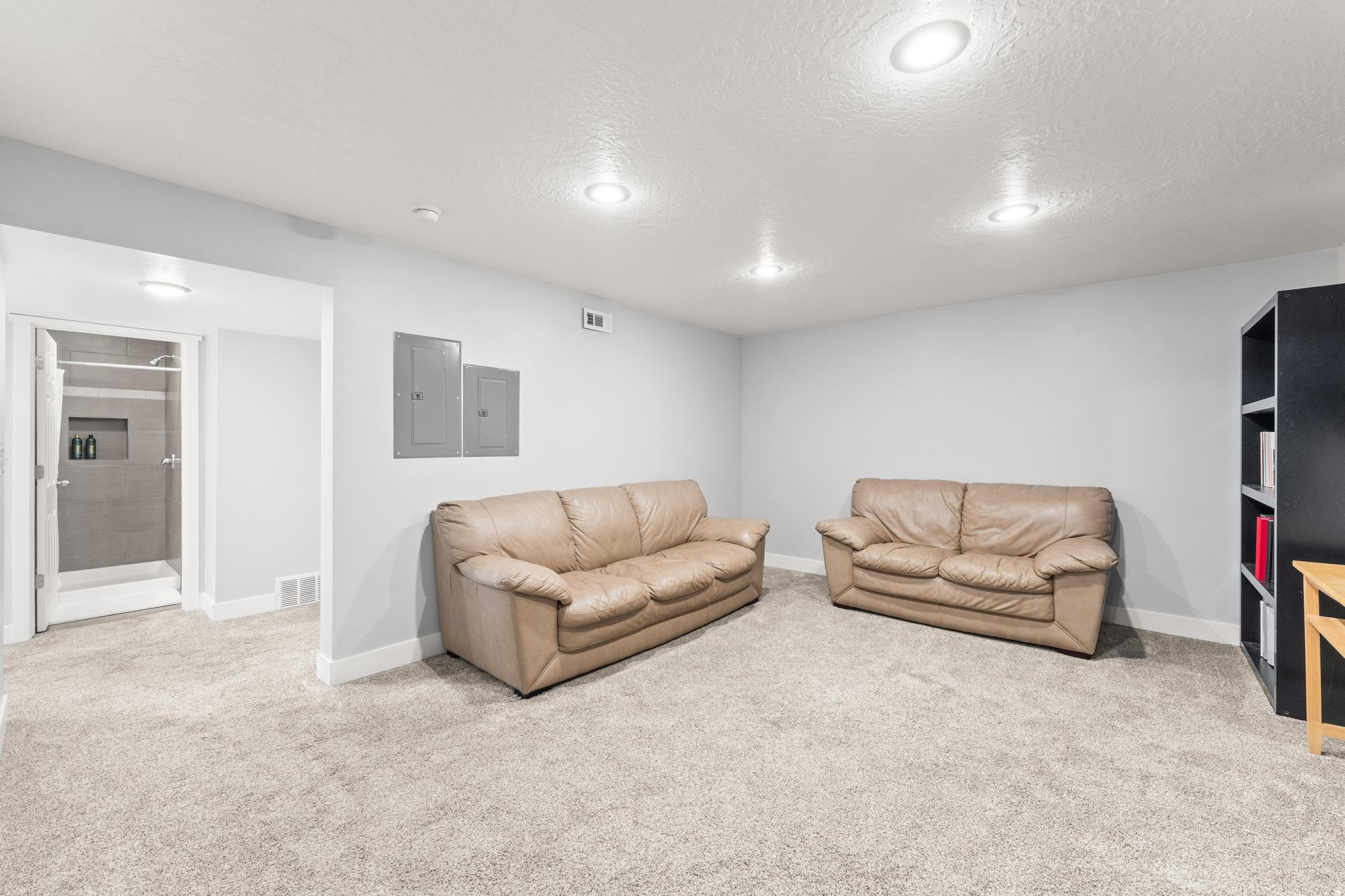 1013 N MAIN ST