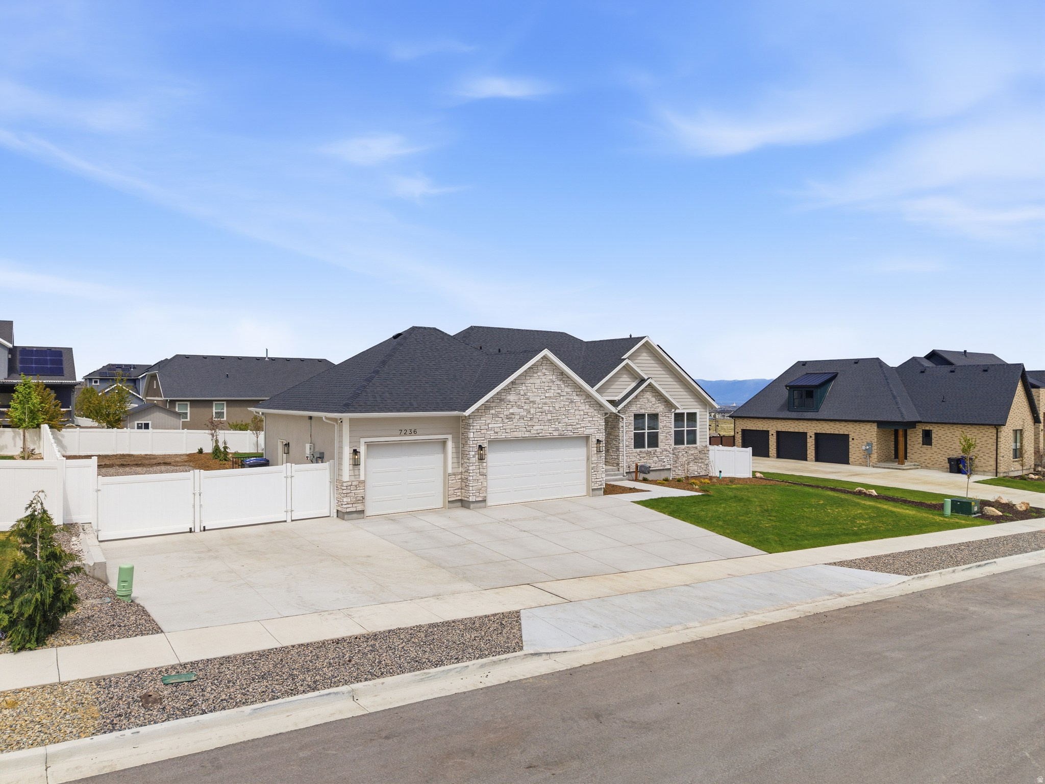 7236 W HALLS CROSSING DR