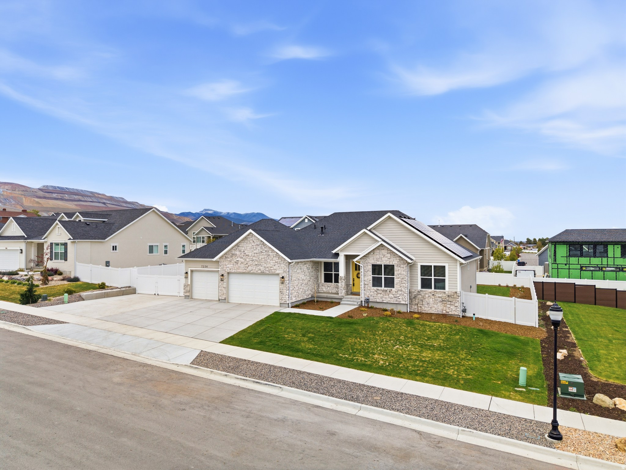 7236 W HALLS CROSSING DR