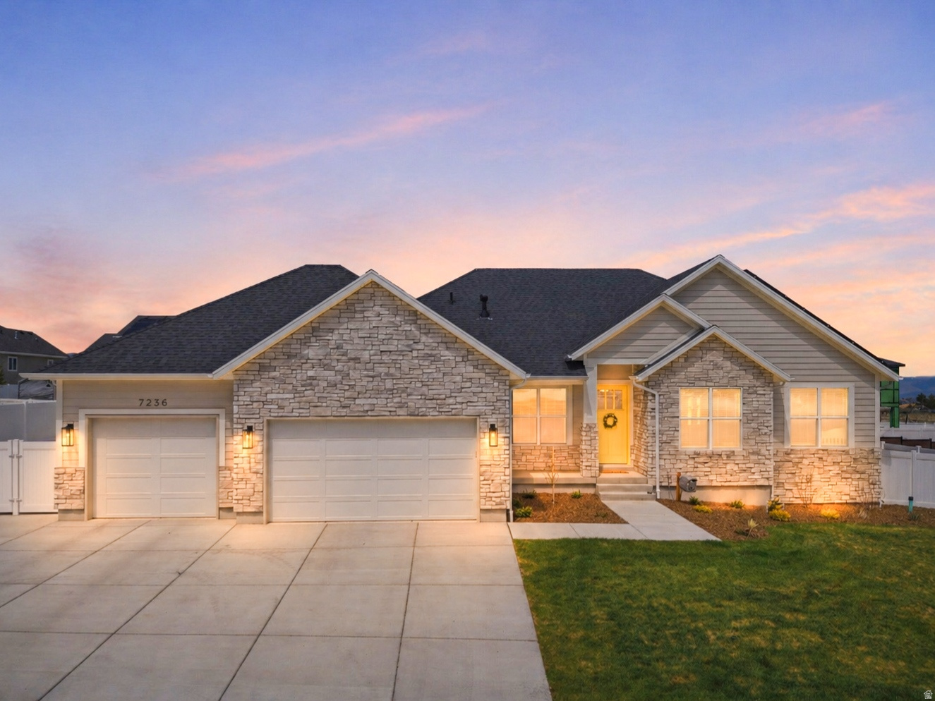 7236 W HALLS CROSSING DR