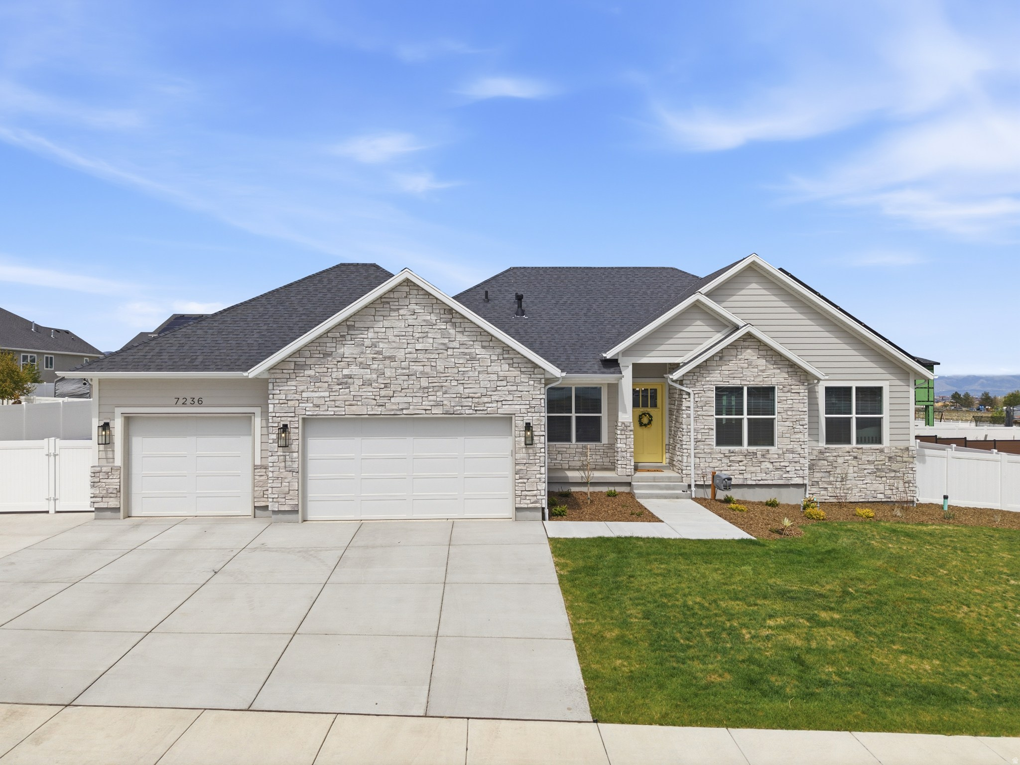 7236 W HALLS CROSSING DR