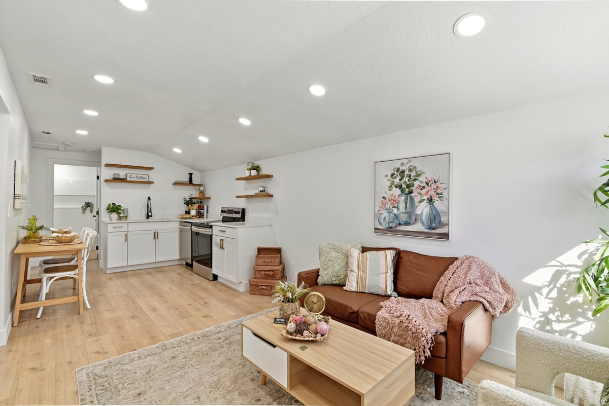 371 W EVANS ST