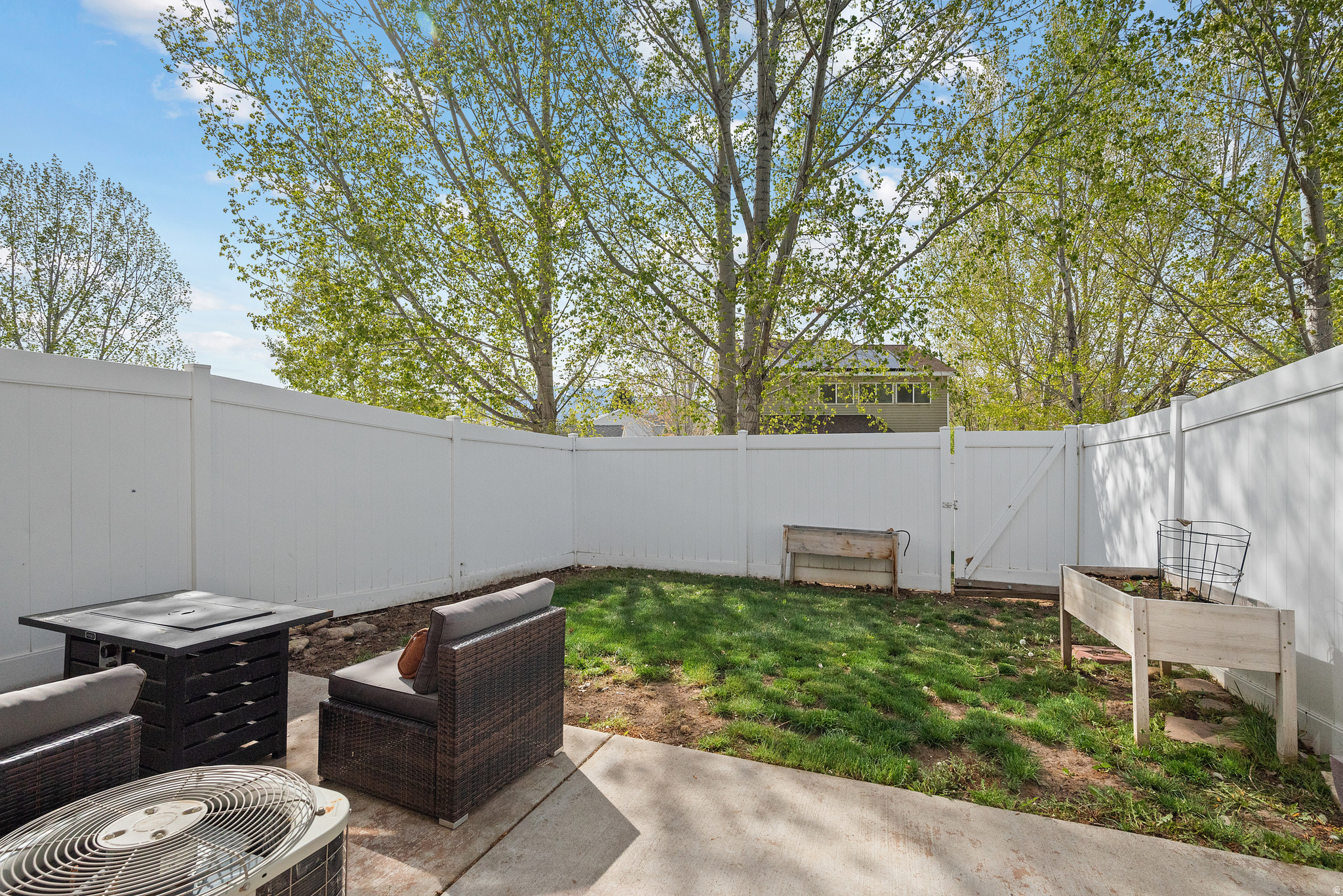 211 GREENFIELD CIR #119