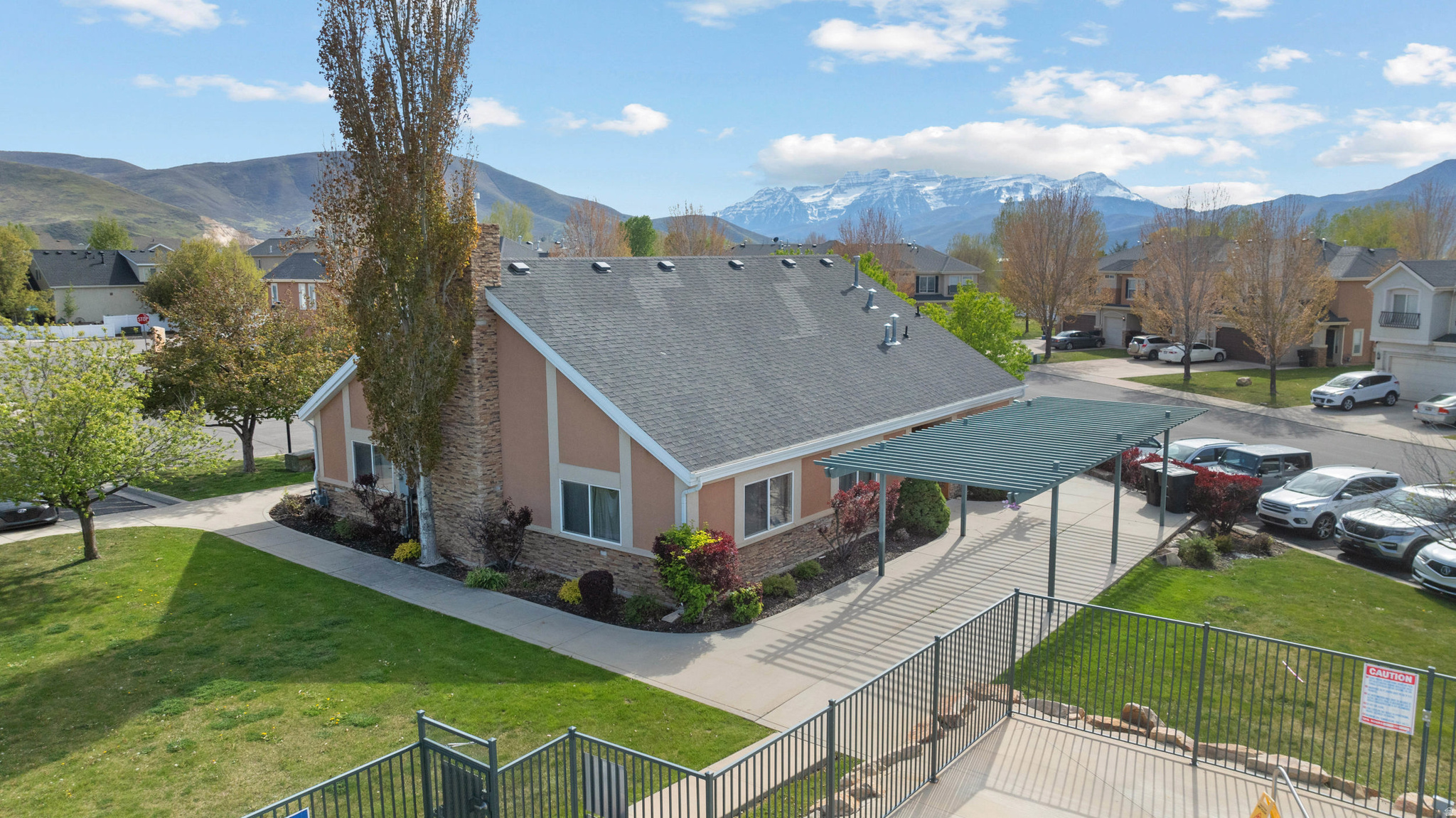 211 GREENFIELD CIR #119