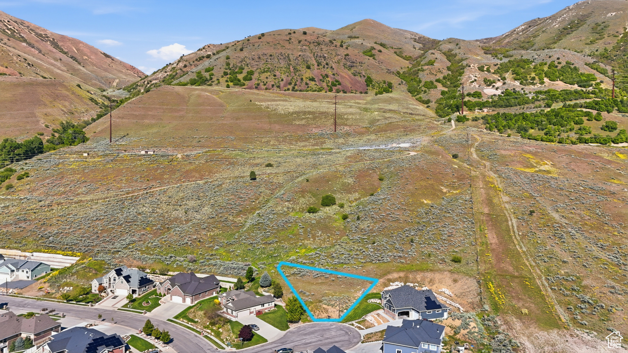 1329 E KAYLYNNE CIR