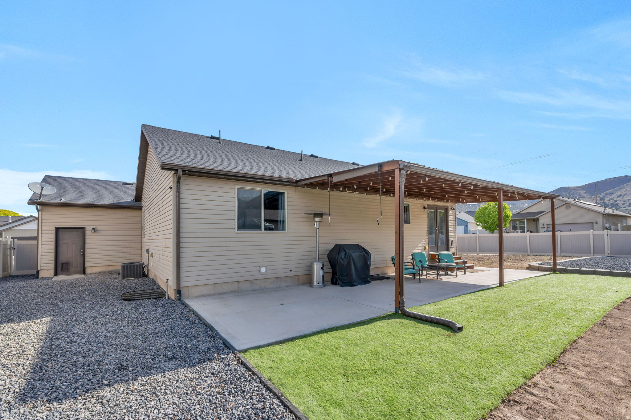 2454 E OX YOKE DR