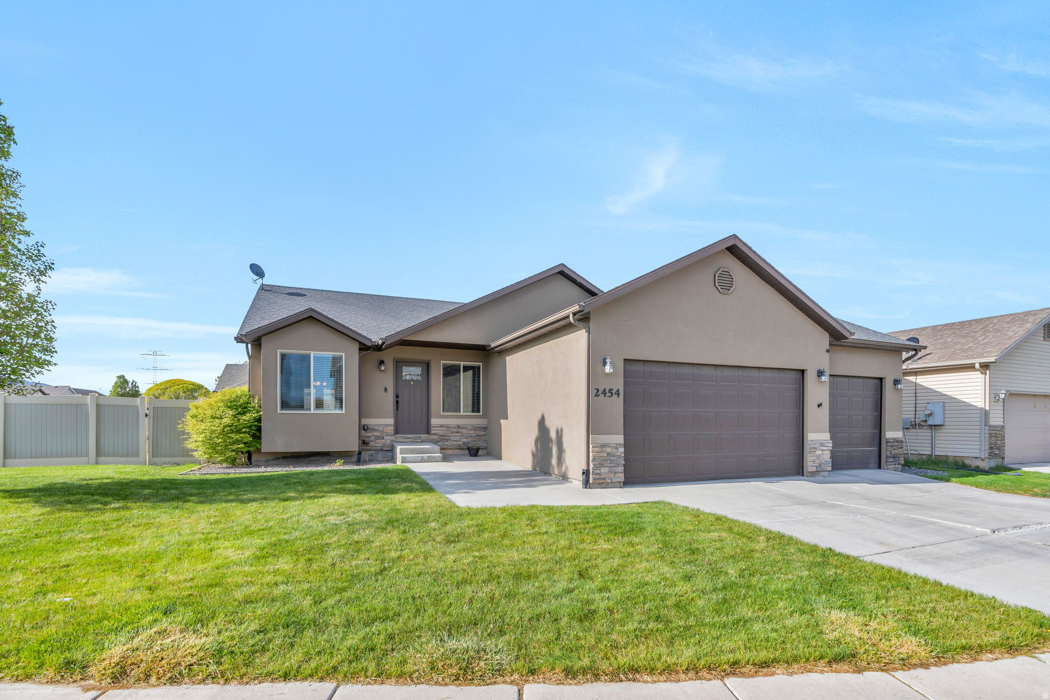 2454 E OX YOKE DR